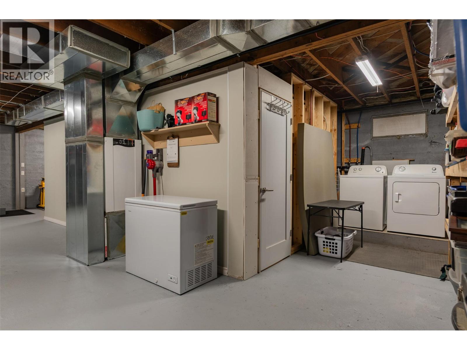 2060 Casino Road, Trail, British Columbia  V1R 4X3 - Photo 34 - 10378455