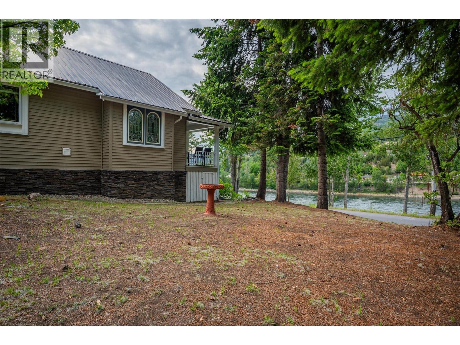 2060 Casino Road, Trail, British Columbia  V1R 4X3 - Photo 38 - 10378455