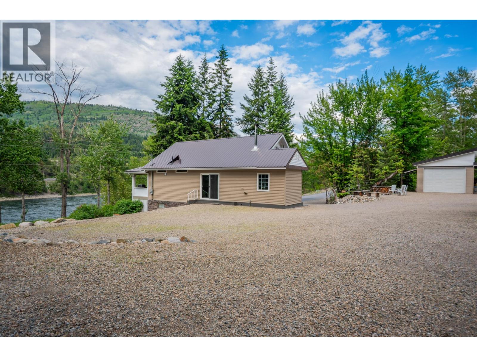 2060 Casino Road, Trail, British Columbia  V1R 4X3 - Photo 56 - 10378455