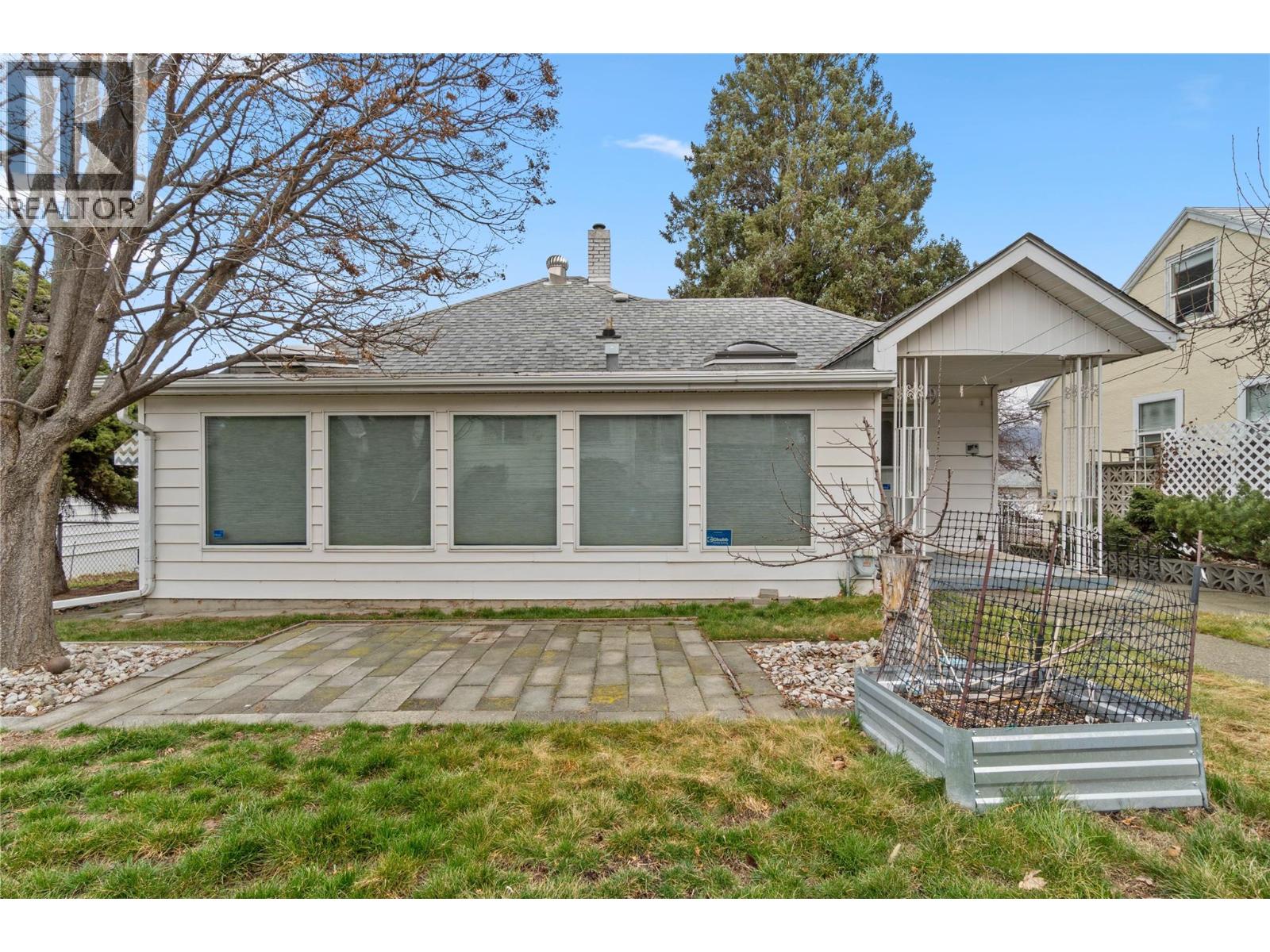 1045 Dominion Street, Kamloops, British Columbia  V2C 2Y4 - Photo 2 - 10378176