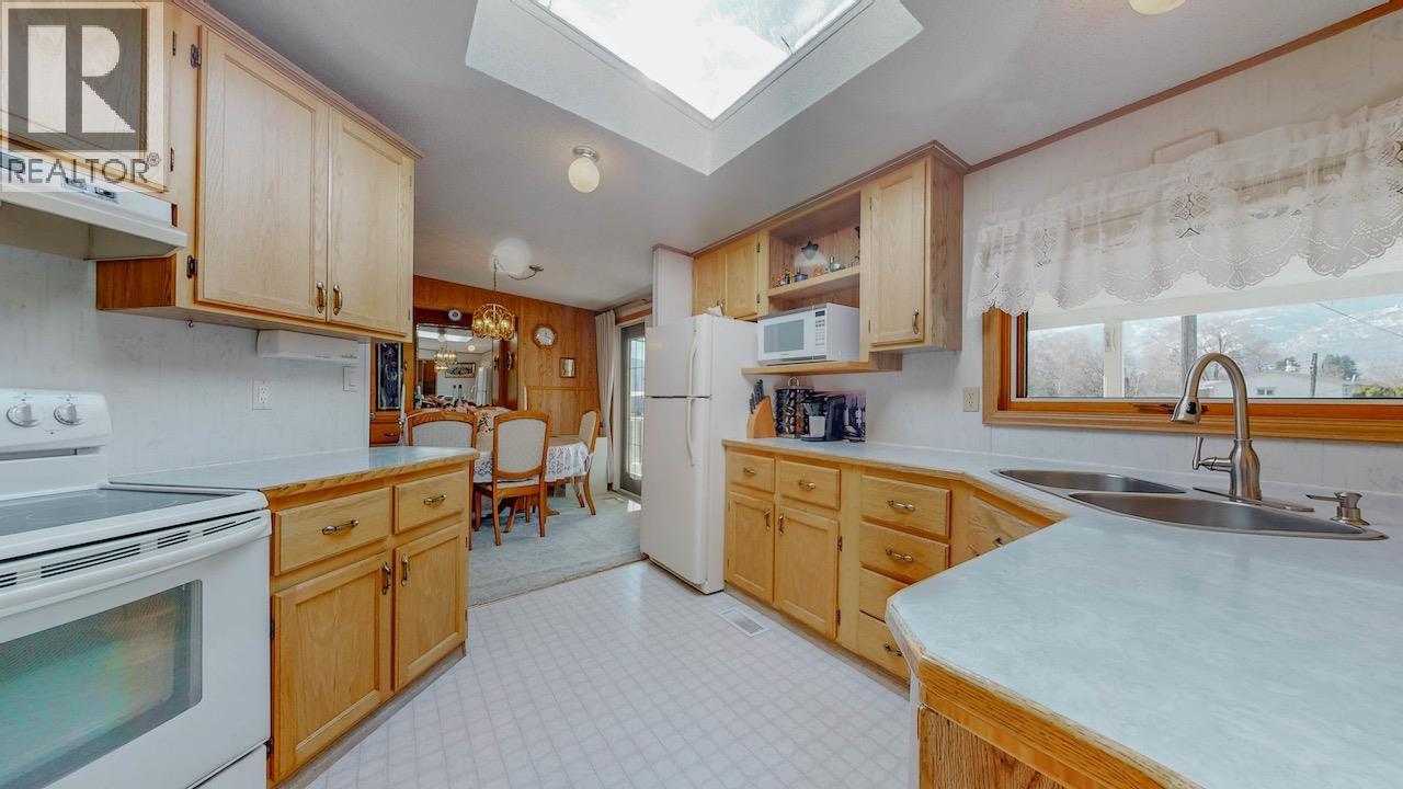 129 Walnut Place, Oliver, British Columbia  V0H 1T9 - Photo 12 - 10378534