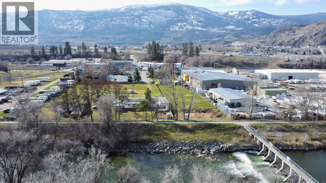 129 Walnut Place, Oliver, British Columbia  V0H 1T9 - Photo 9 - 10378534