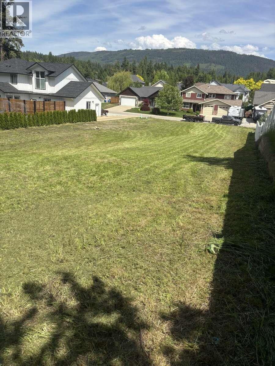 1821 22 Street Ne, Salmon Arm, British Columbia  V1E 3M9 - Photo 2 - 10378570