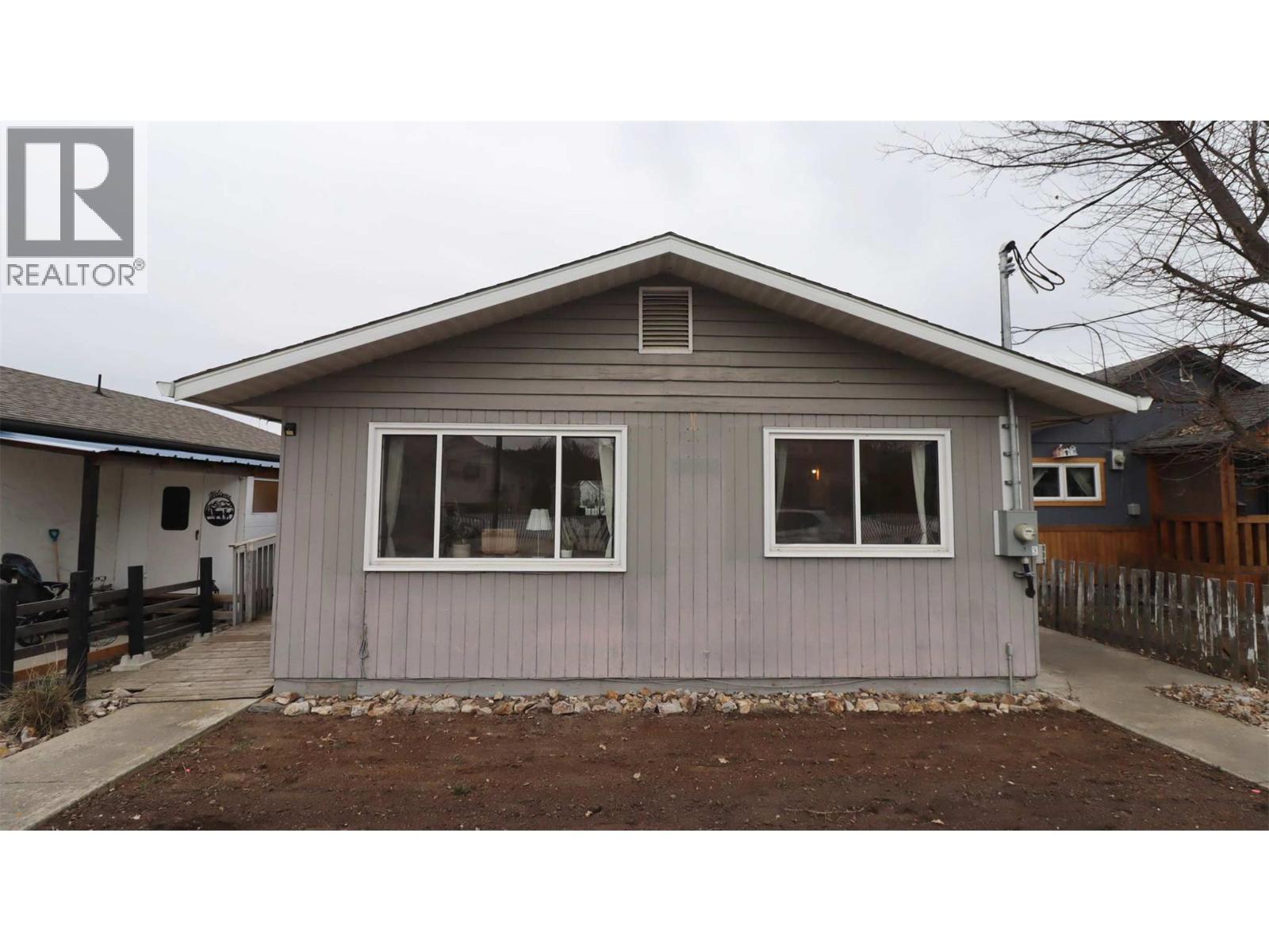 719 Knight Avenue, Enderby, British Columbia  V0E 1V1 - Photo 3 - 10378284