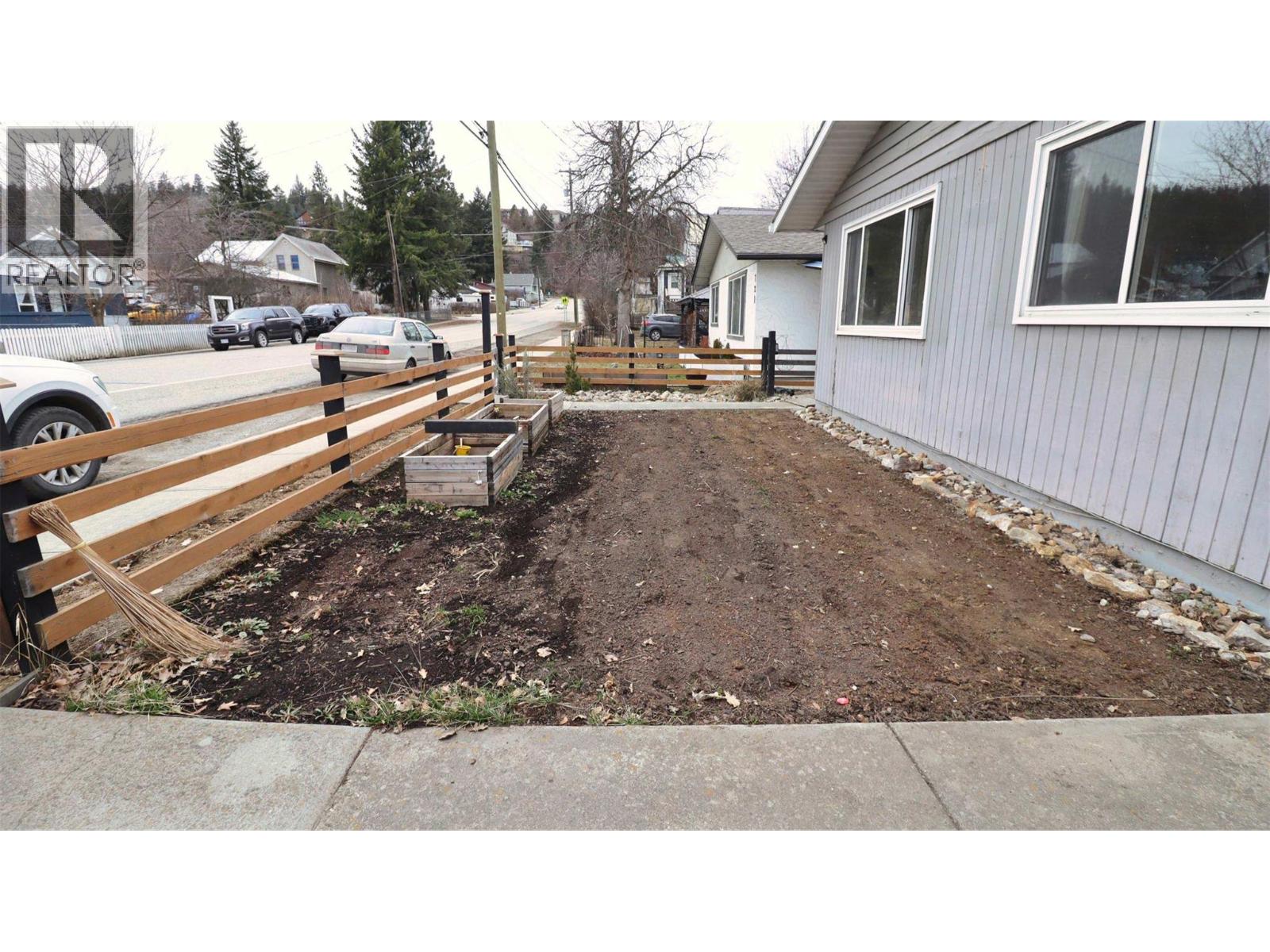719 Knight Avenue, Enderby, British Columbia  V0E 1V1 - Photo 6 - 10378284