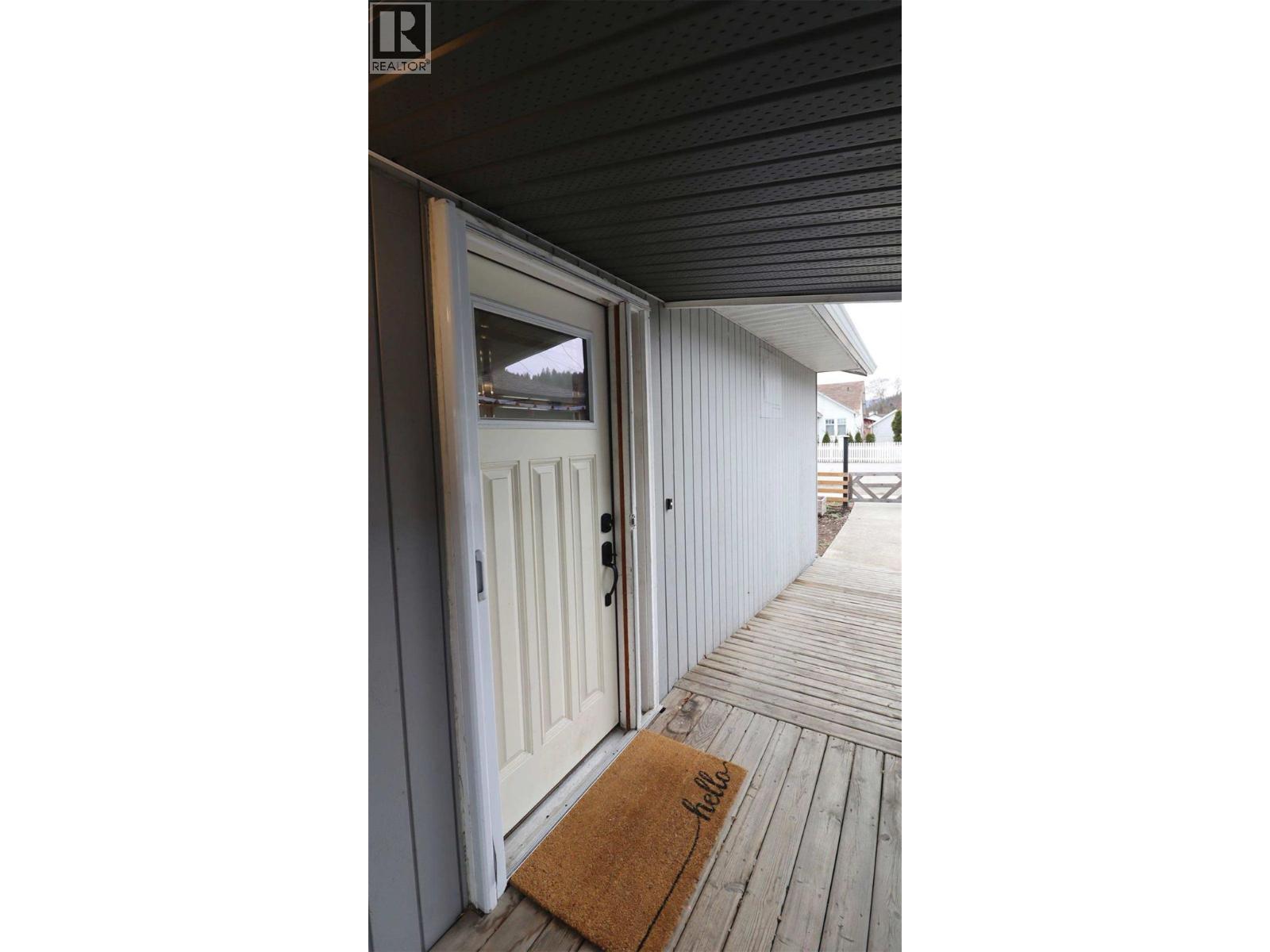 719 Knight Avenue, Enderby, British Columbia  V0E 1V1 - Photo 8 - 10378284