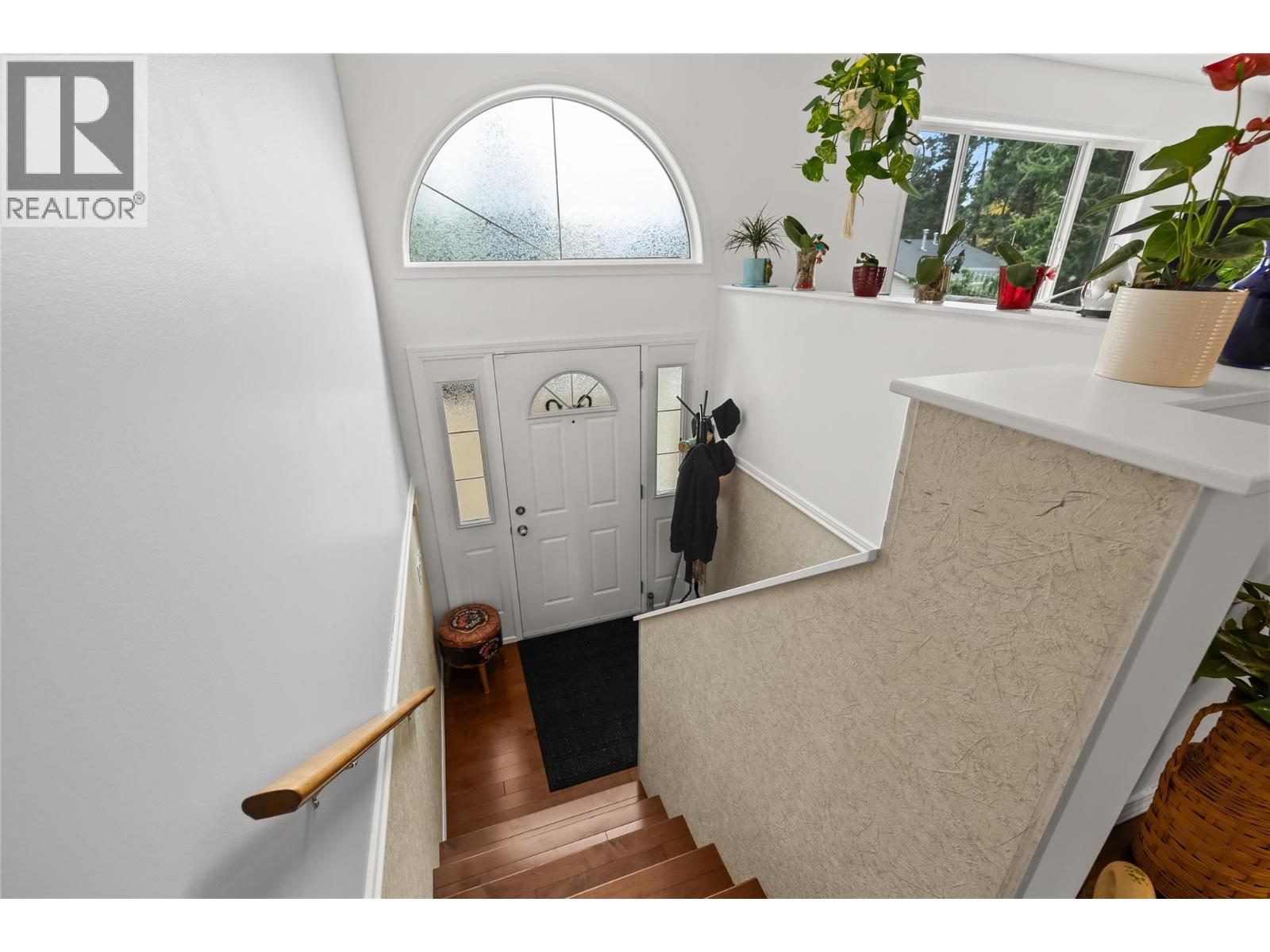 10736 Pinecrest Road, Vernon, British Columbia  V1H 2C1 - Photo 4 - 10378380