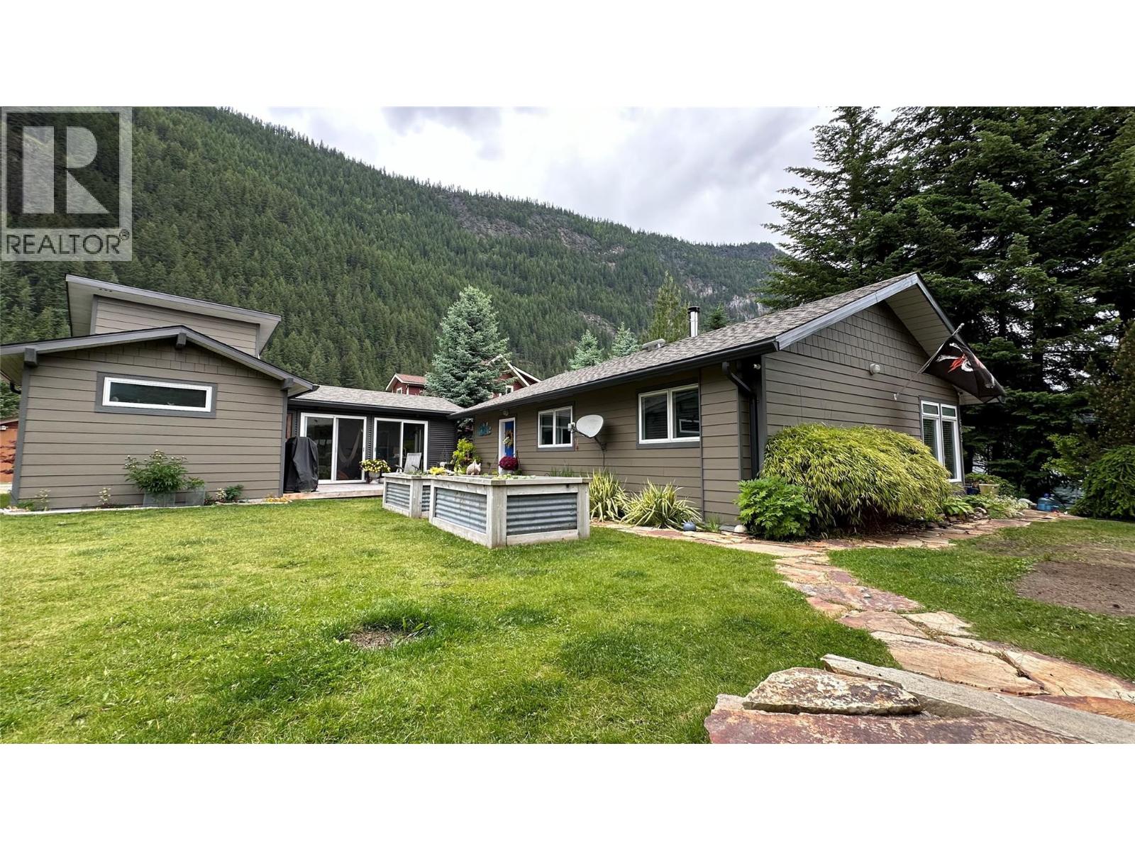 605 Sixth Avenue, Lardeau, British Columbia  V0G 1M0 - Photo 35 - 10377218