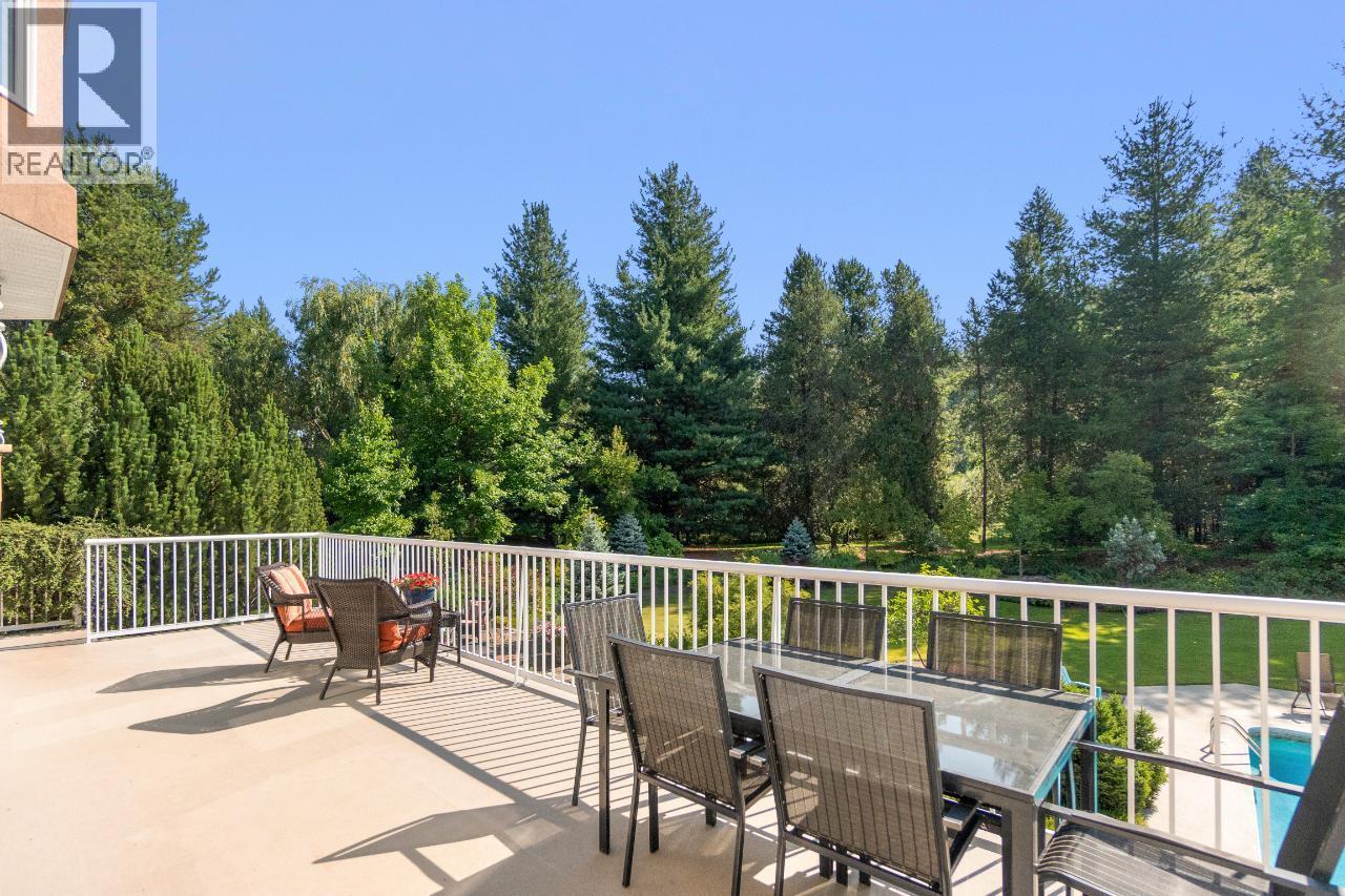 880 Waterloo Road, Castlegar, British Columbia  V1N 4K8 - Photo 14 - 10378544