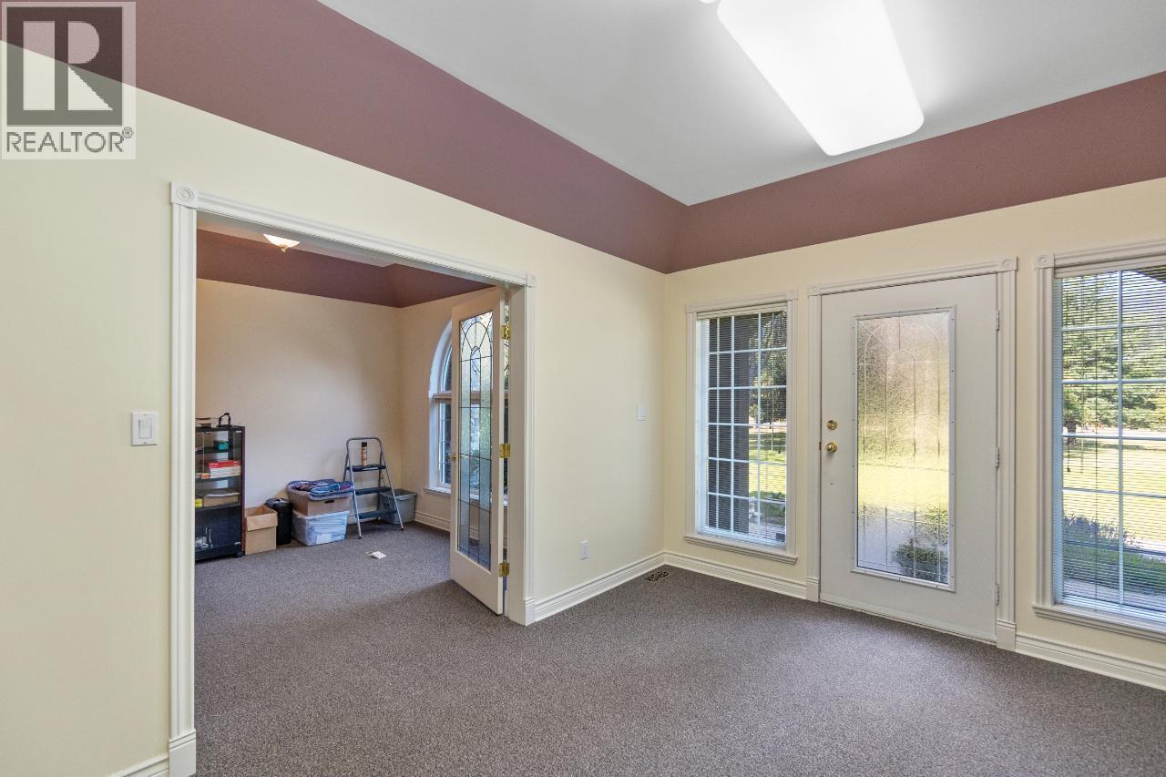 880 Waterloo Road, Castlegar, British Columbia  V1N 4K8 - Photo 34 - 10378544