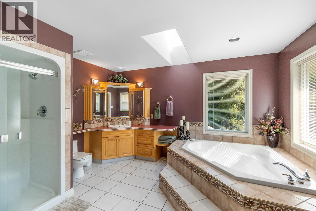 880 Waterloo Road, Castlegar, British Columbia  V1N 4K8 - Photo 40 - 10378544