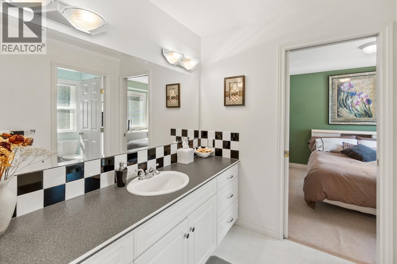880 Waterloo Road, Castlegar, British Columbia  V1N 4K8 - Photo 47 - 10378544