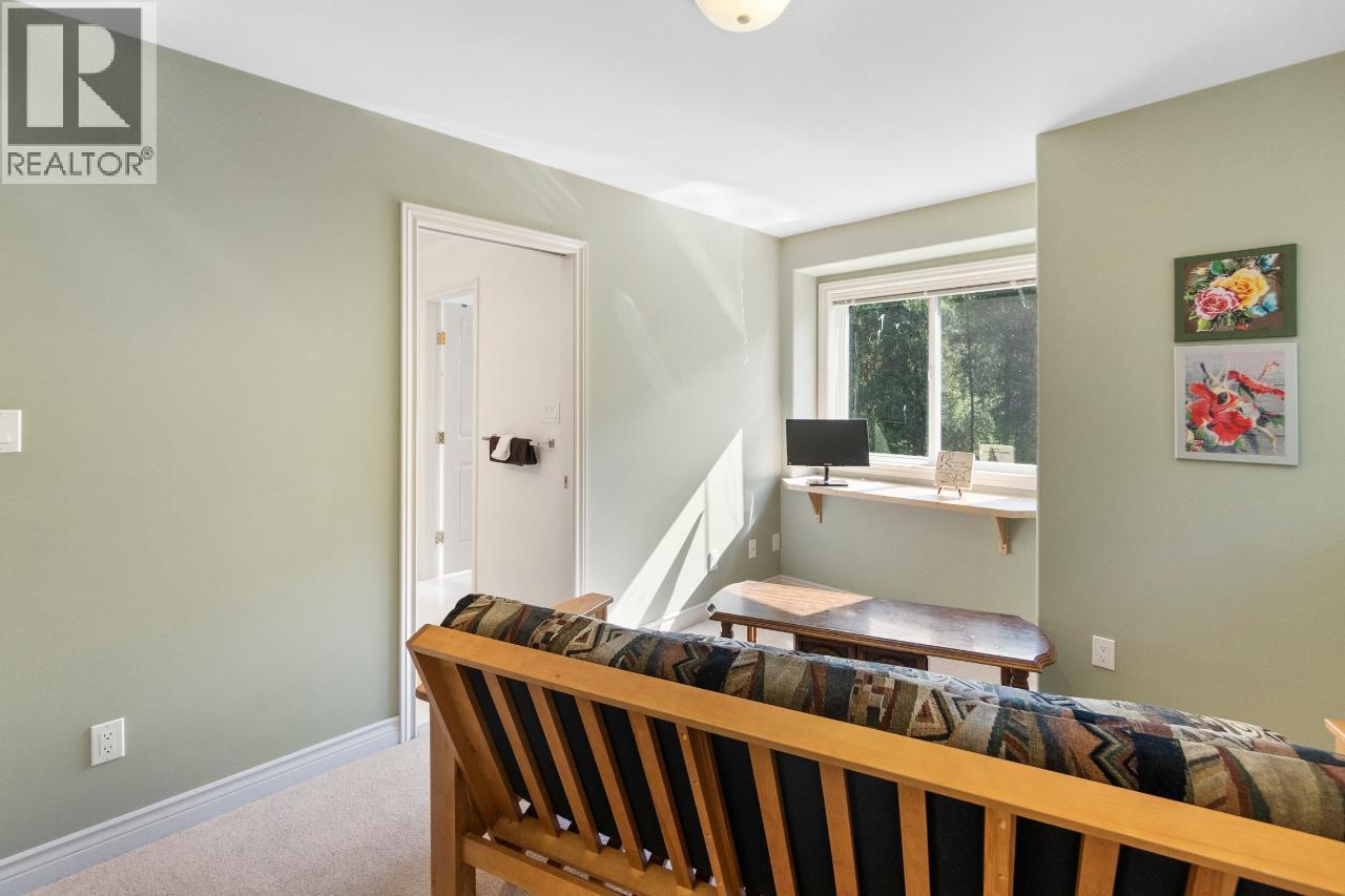 880 Waterloo Road, Castlegar, British Columbia  V1N 4K8 - Photo 48 - 10378544