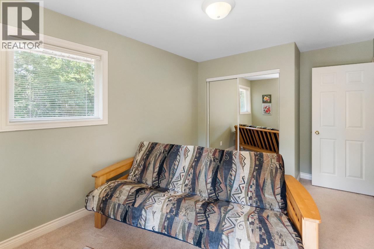 880 Waterloo Road, Castlegar, British Columbia  V1N 4K8 - Photo 49 - 10378544