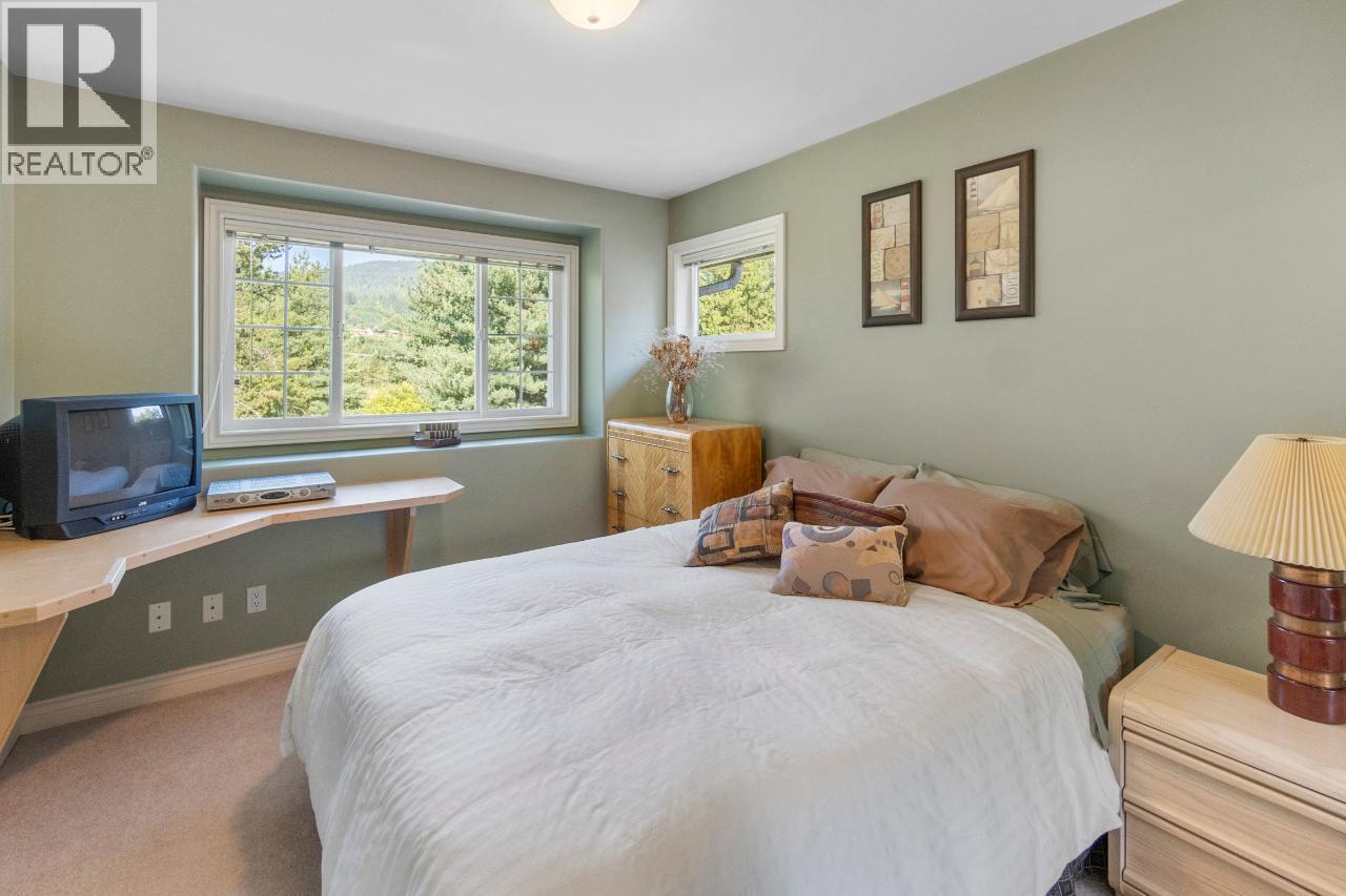 880 Waterloo Road, Castlegar, British Columbia  V1N 4K8 - Photo 52 - 10378544