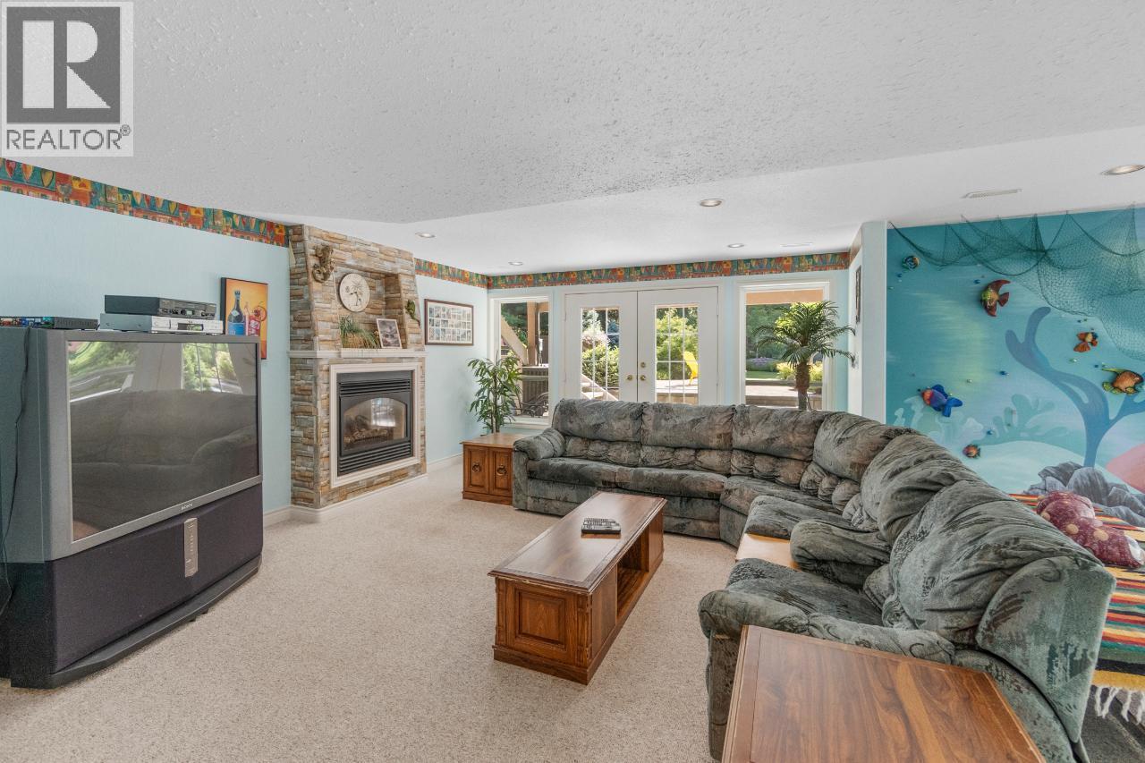 880 Waterloo Road, Castlegar, British Columbia  V1N 4K8 - Photo 55 - 10378544