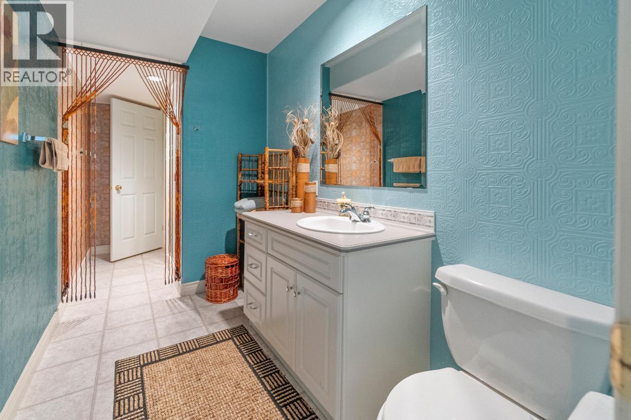 880 Waterloo Road, Castlegar, British Columbia  V1N 4K8 - Photo 59 - 10378544