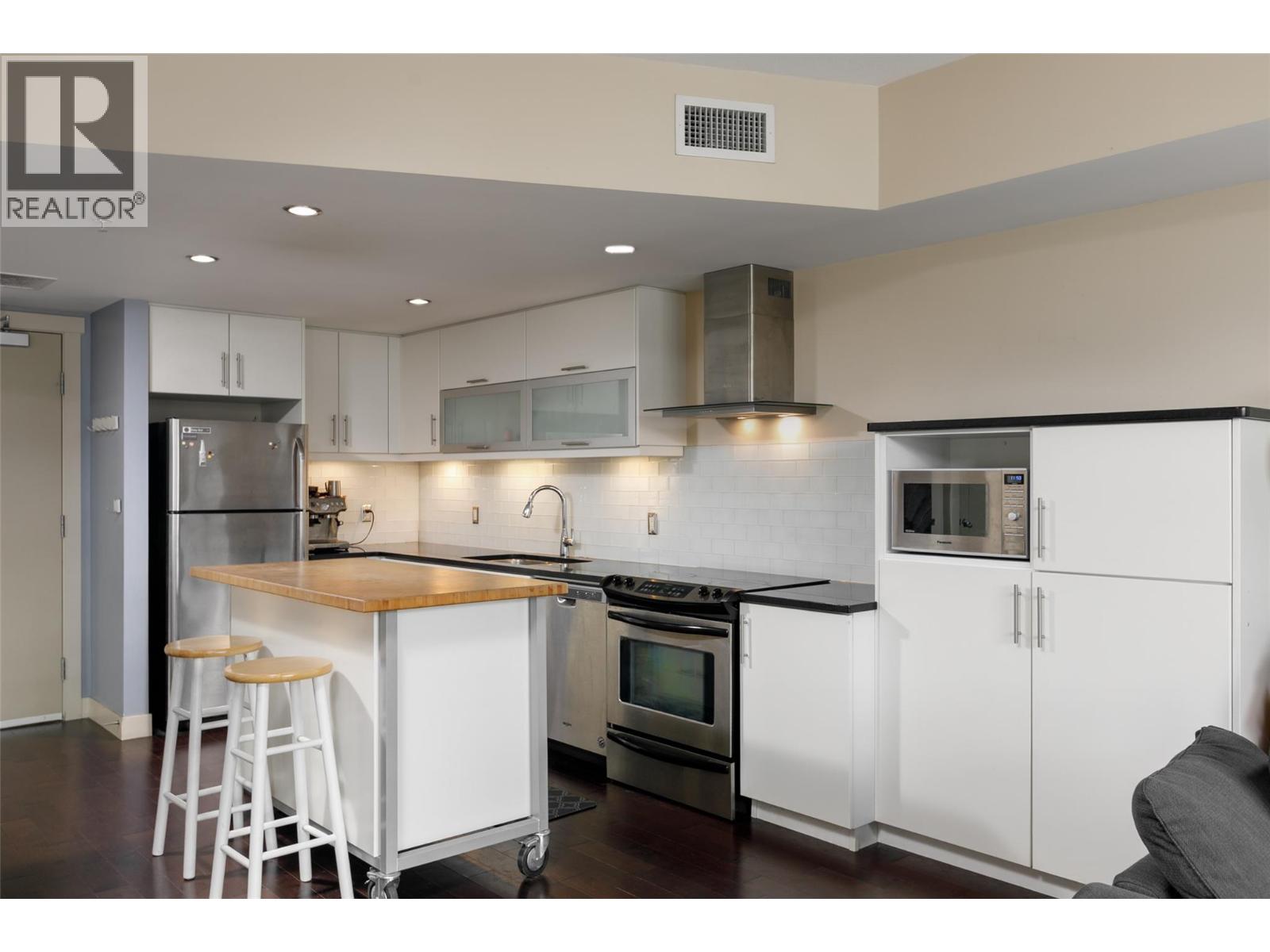 700 Martin Avenue Unit# 203, Kelowna, British Columbia  V1Y 6V3 - Photo 2 - 10378178