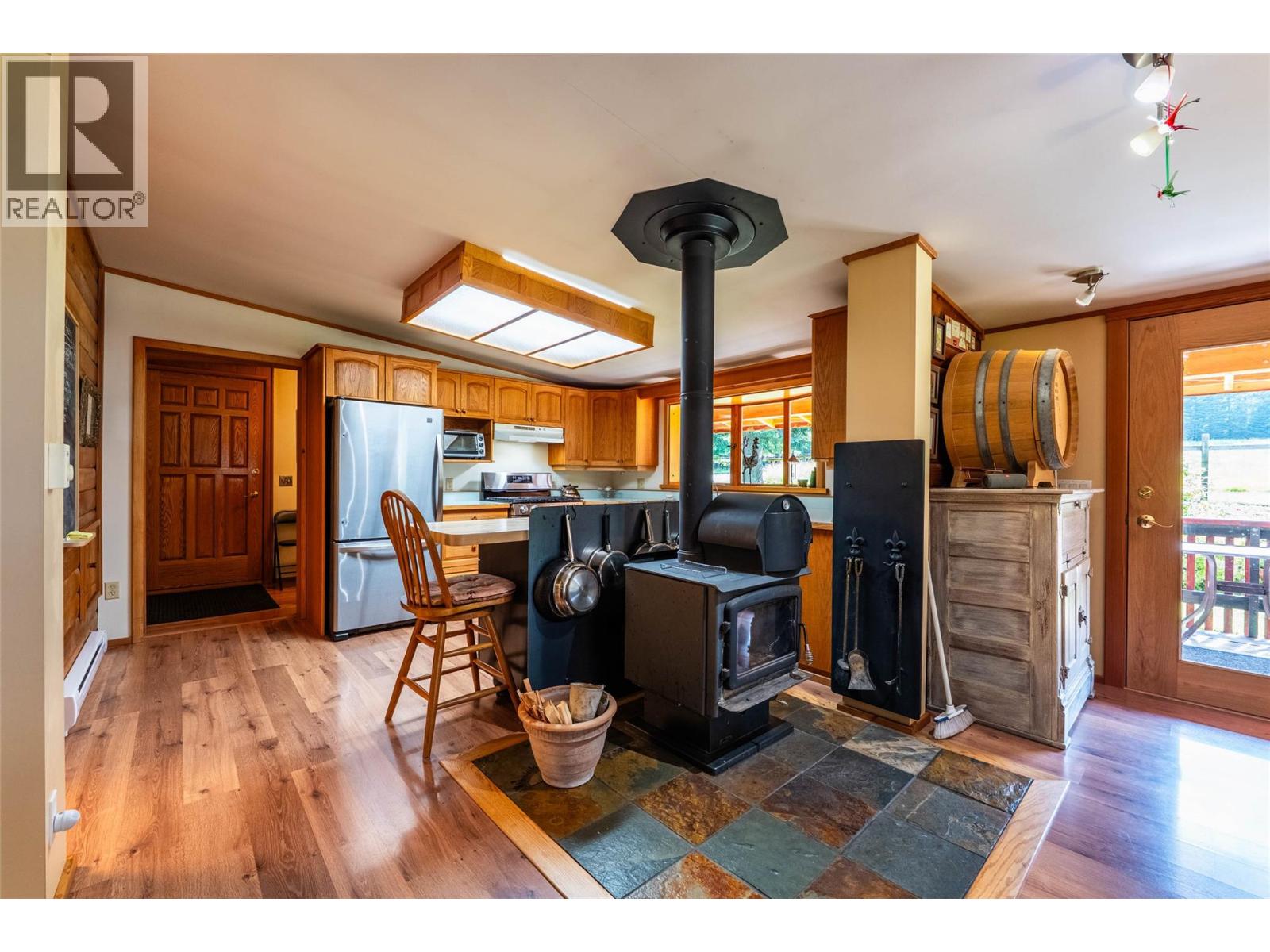 541 Bear Road, Salmo, British Columbia  V0G 1Z0 - Photo 8 - 10377789