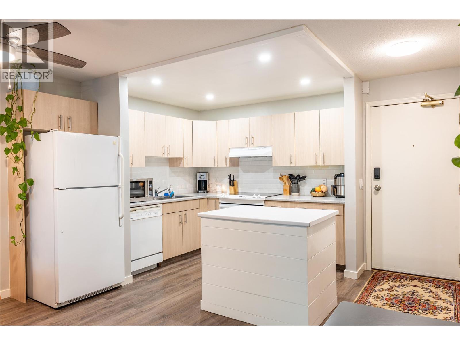 240 Hollywood Road N Unit# 304, Kelowna, British Columbia  V1X 6Y9 - Photo 4 - 10378573
