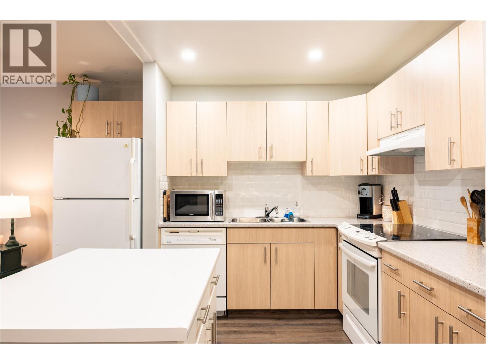 240 Hollywood Road N Unit# 304, Kelowna, British Columbia  V1X 6Y9 - Photo 6 - 10378573