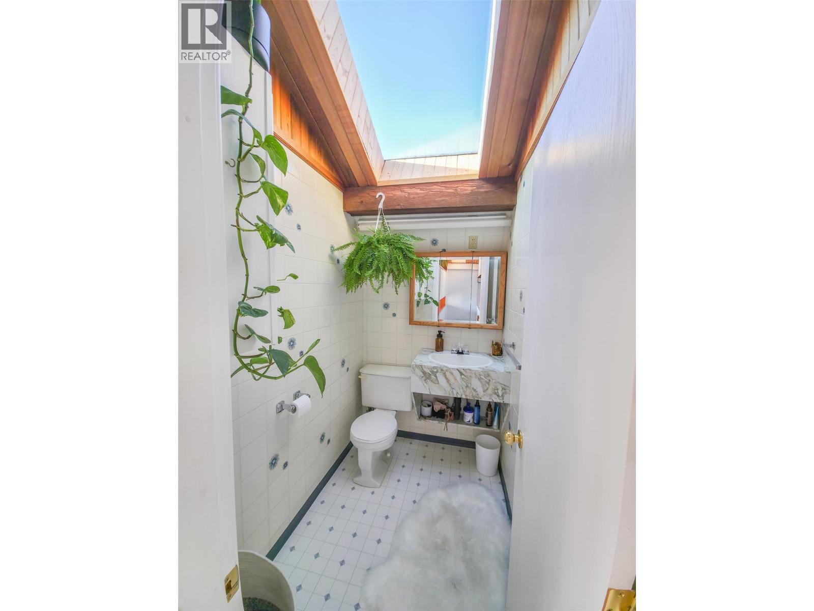 309 Fowler Street, Riondel, British Columbia  V0B 2B0 - Photo 23 - 10376656