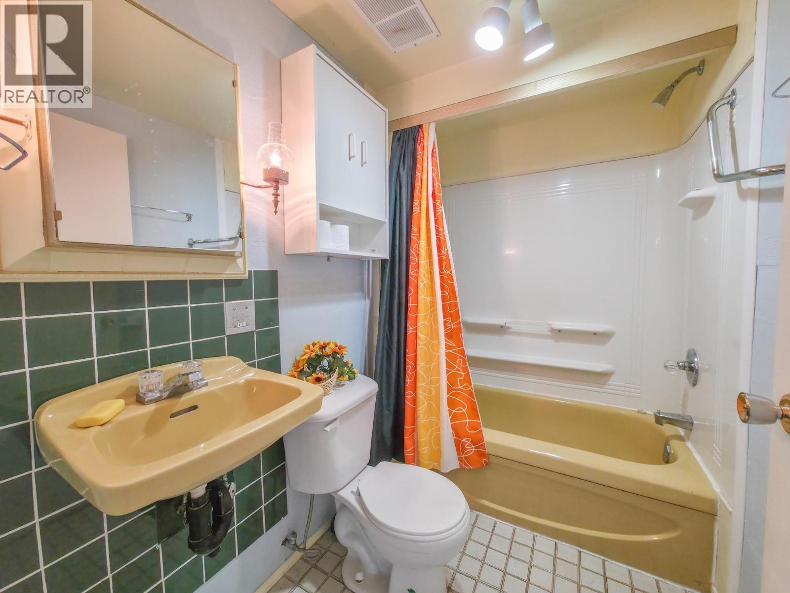 309 Fowler Street, Riondel, British Columbia  V0B 2B0 - Photo 32 - 10376656