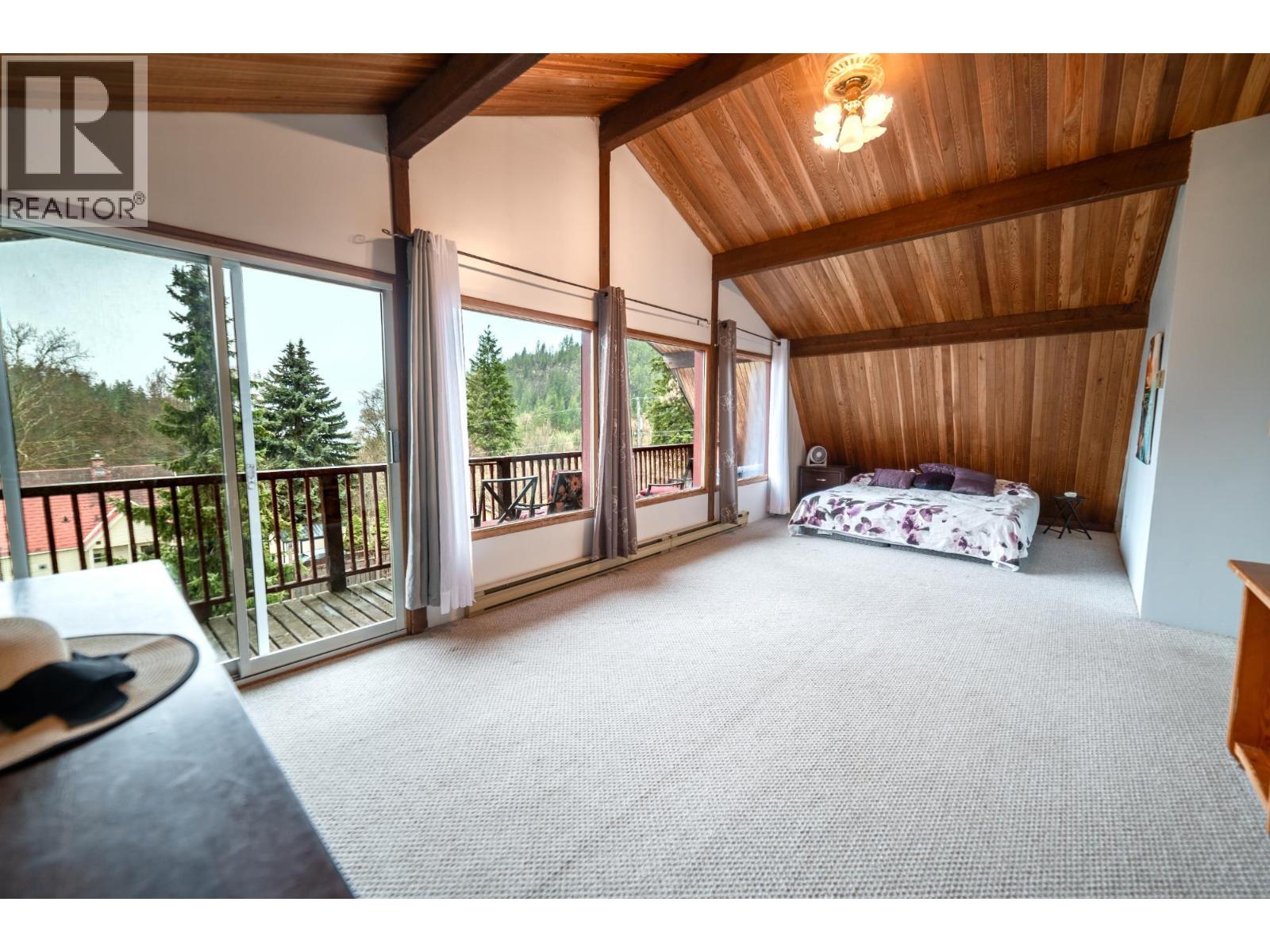 309 Fowler Street, Riondel, British Columbia  V0B 2B0 - Photo 4 - 10376656