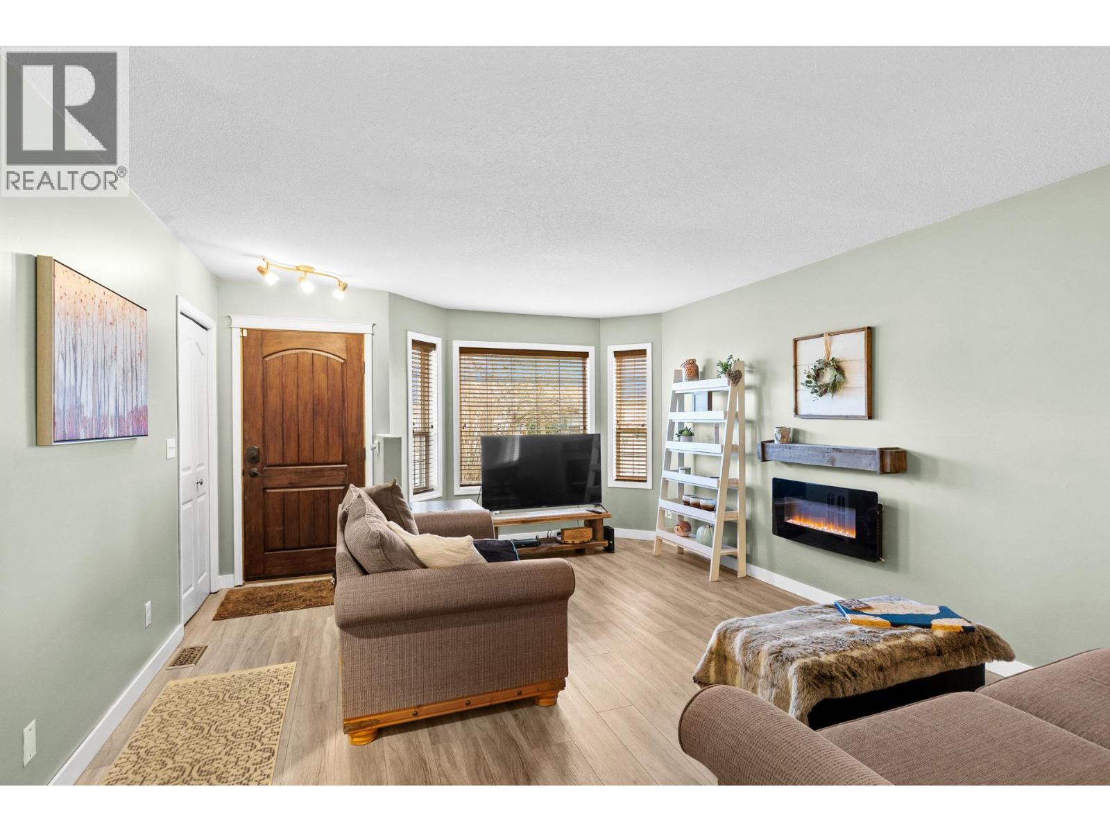190 Ritchie Court, Kelowna, British Columbia  V1V 2A8 - Photo 2 - 10378428