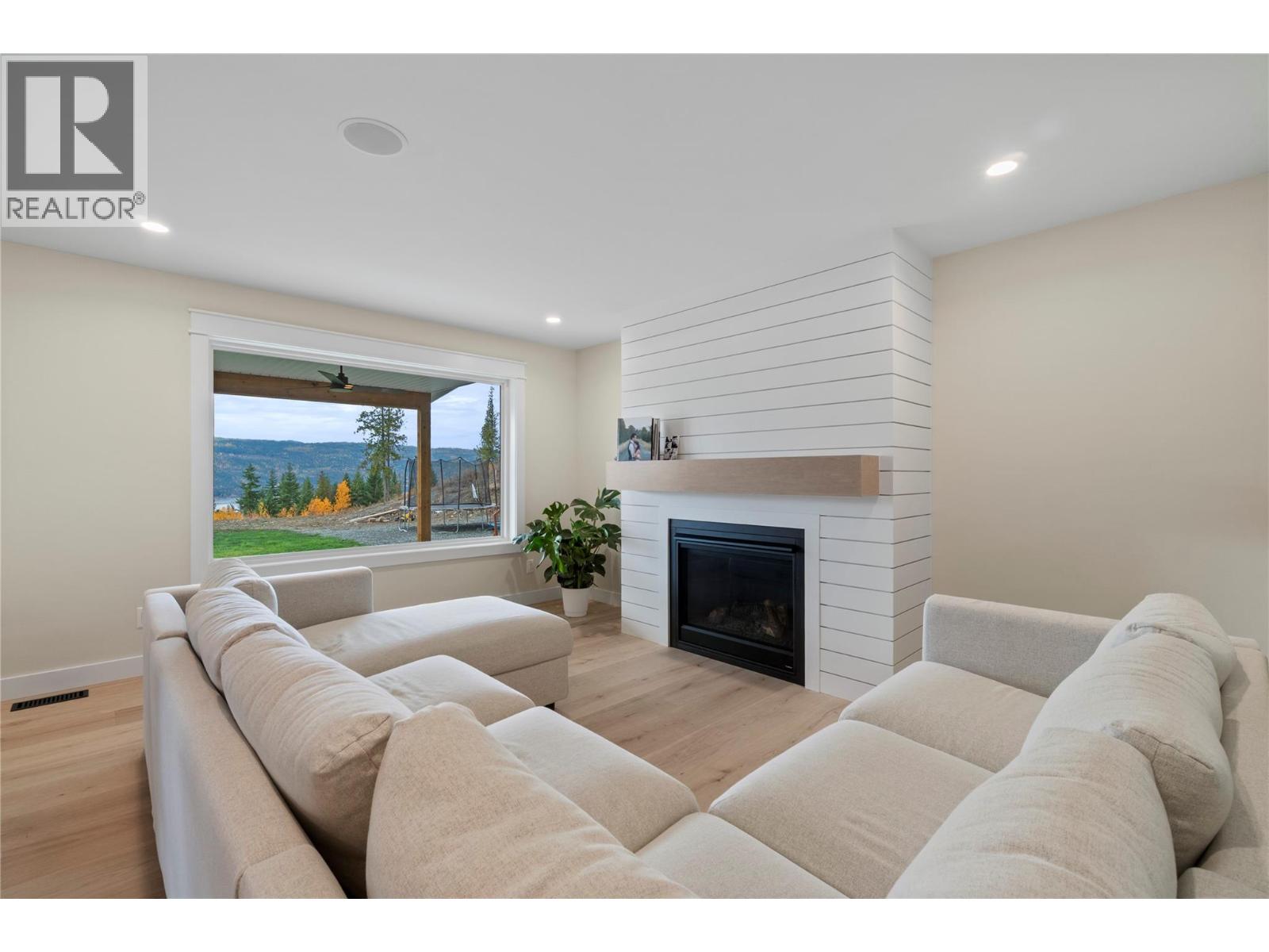 2270 Lions Ridge Road, Celista, British Columbia  V0E 1M6 - Photo 16 - 10378623