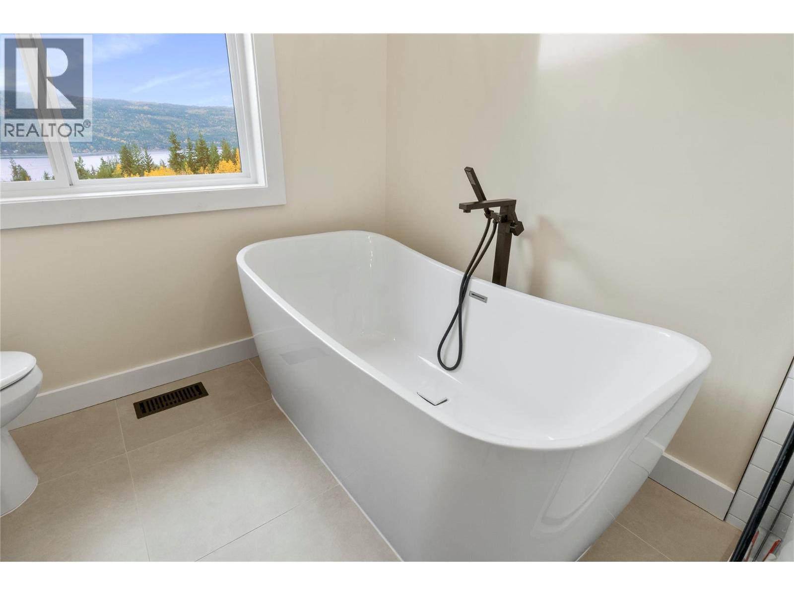 2270 Lions Ridge Road, Celista, British Columbia  V0E 1M6 - Photo 38 - 10378623