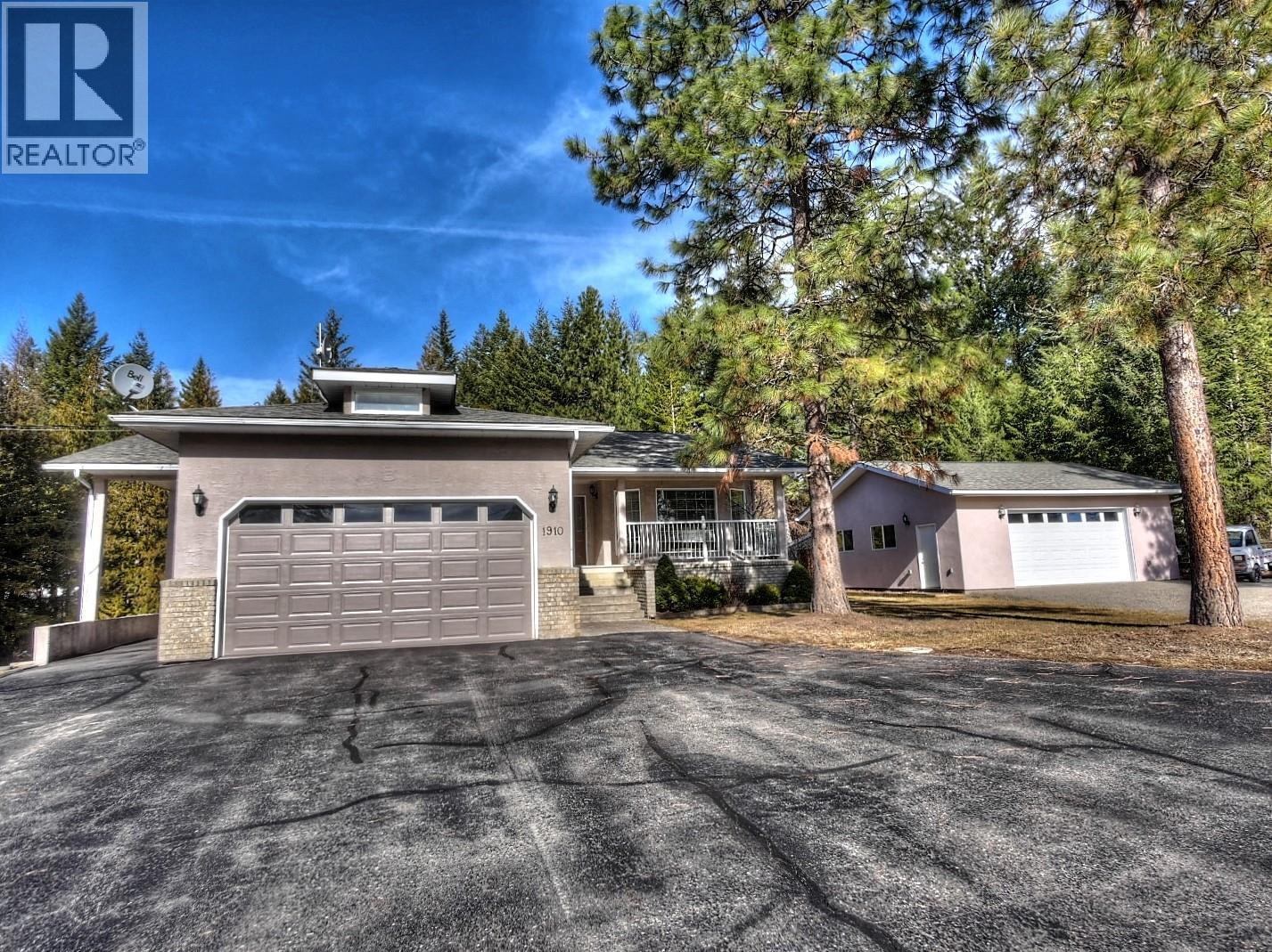 1910 Leaning Tree Road, creston, British Columbia