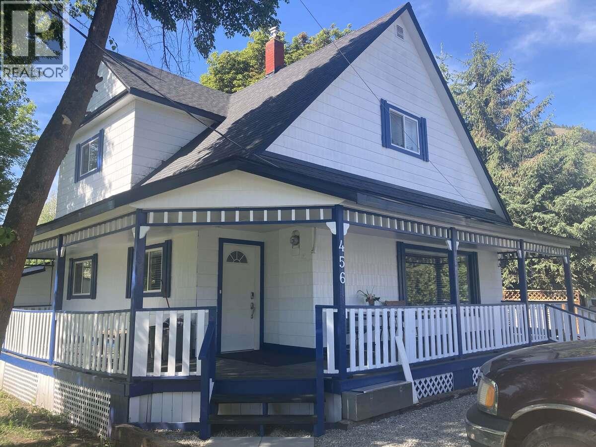 456 Fourth Avenue, Midway, British Columbia  V0H 1M0 - Photo 1 - 10378662