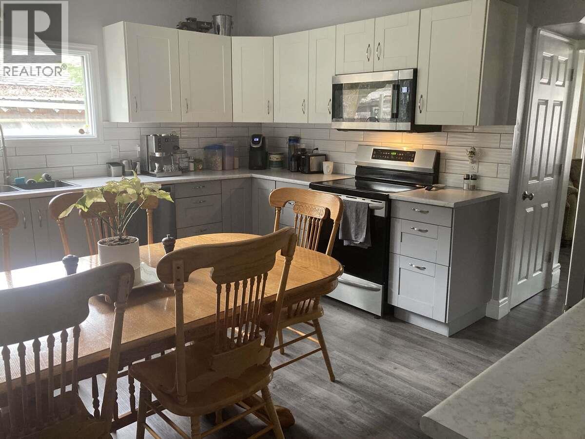 456 Fourth Avenue, Midway, British Columbia  V0H 1M0 - Photo 4 - 10378662