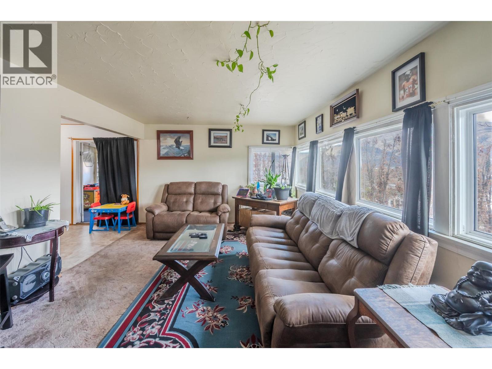 6464 Gala Street, Oliver, British Columbia  V0H 1T0 - Photo 4 - 10378497