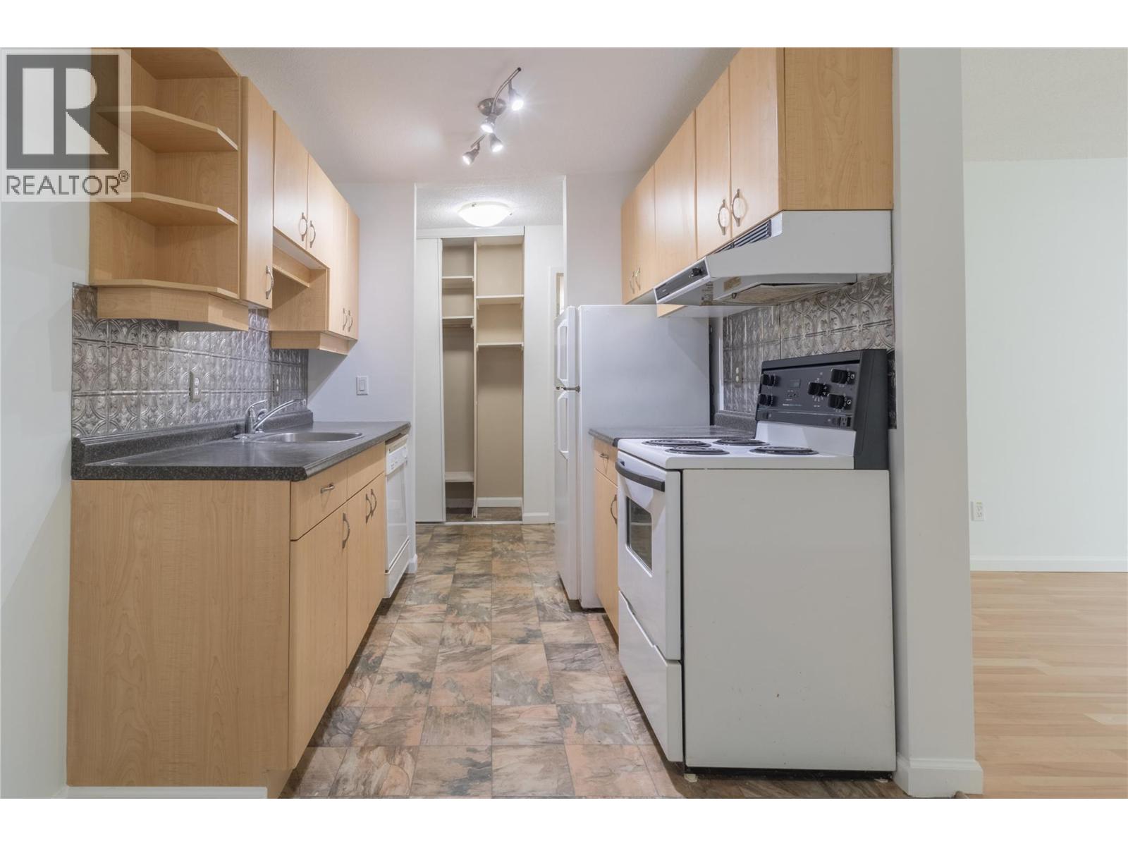 445 All Star Court Unit# 106, Kelowna, British Columbia  V1X 5N7 - Photo 6 - 10378566