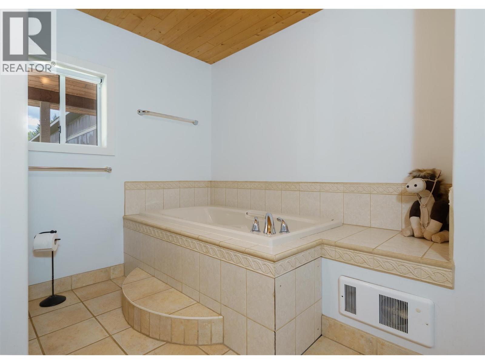 4452 Sleepy Hollow Road, Armstrong, British Columbia  V0E 1B4 - Photo 24 - 10378563