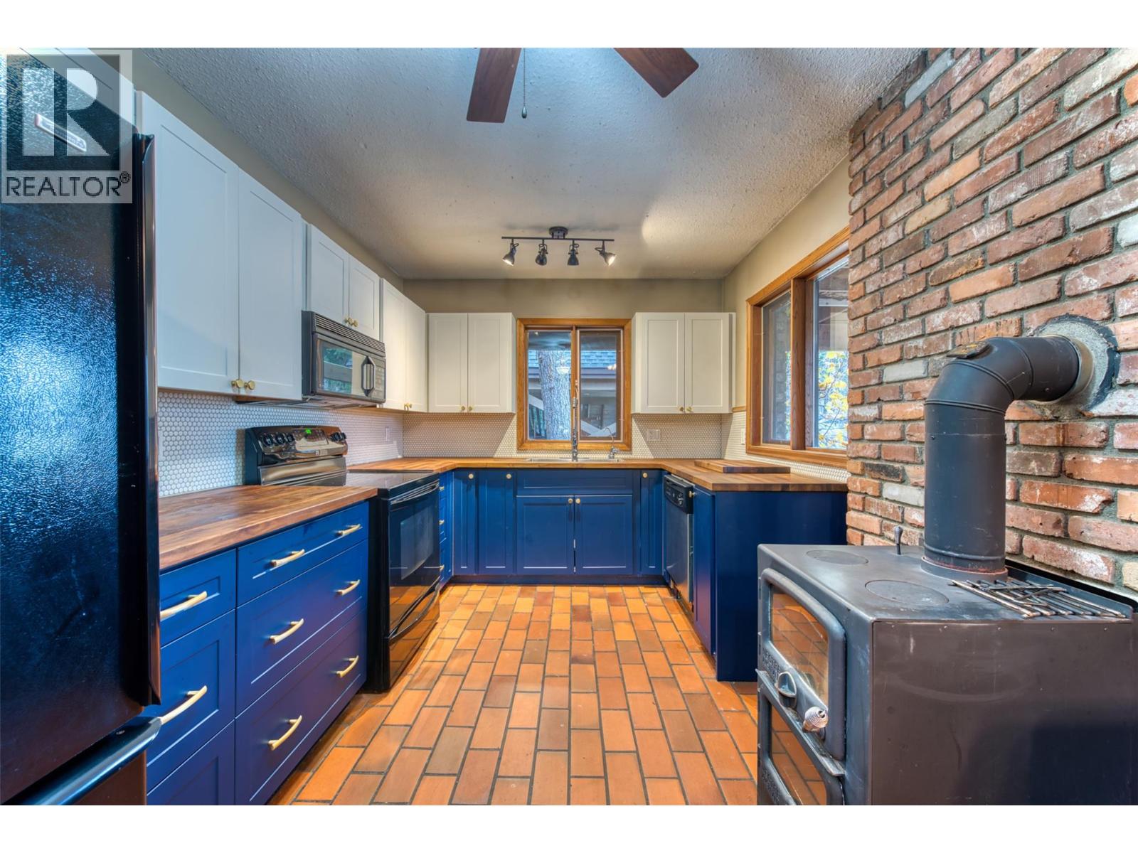 4452 Sleepy Hollow Road, Armstrong, British Columbia  V0E 1B4 - Photo 9 - 10378563