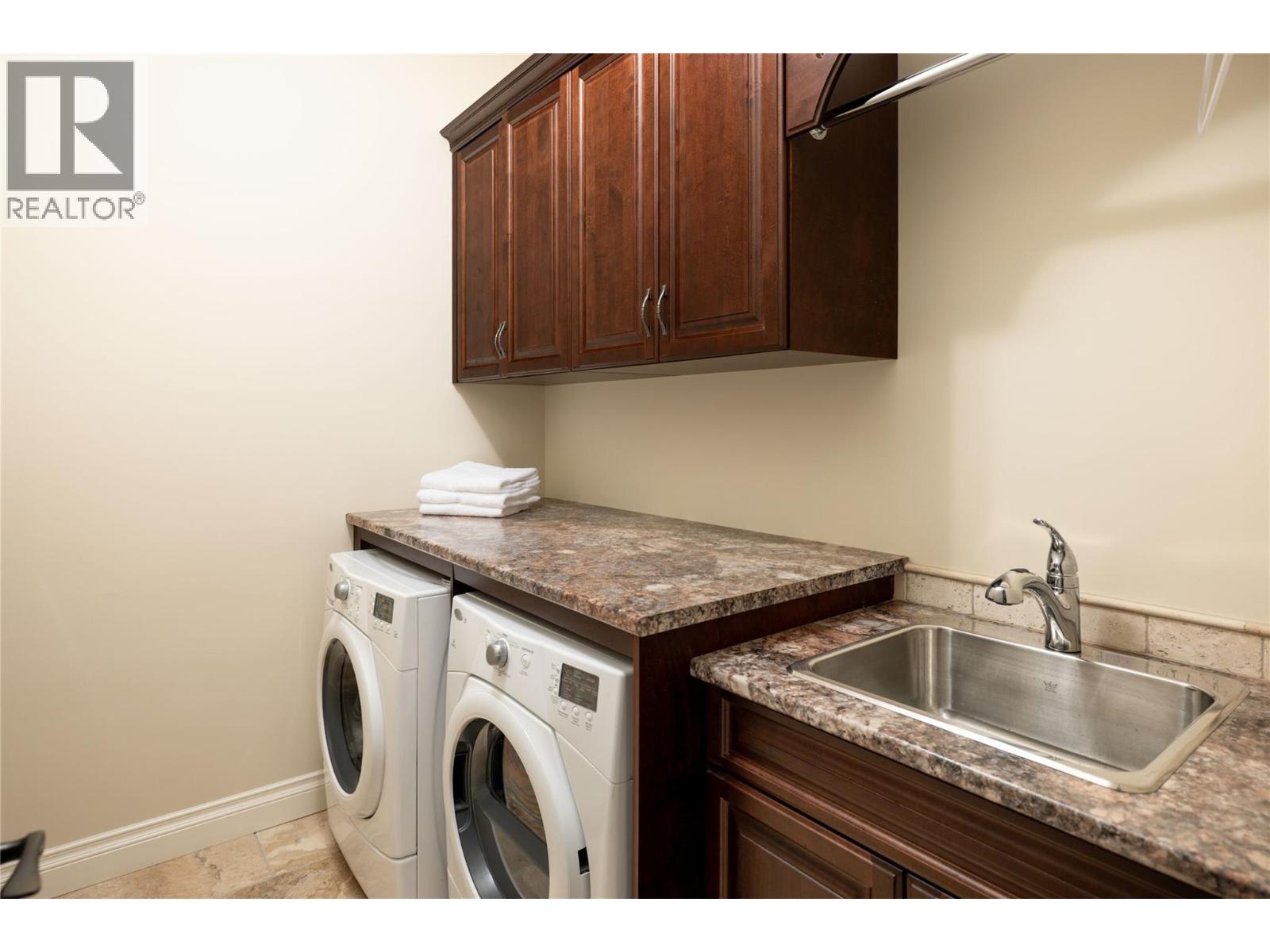 954 Hewetson Avenue, Kelowna, British Columbia  V1W 5H8 - Photo 49 - 10376538