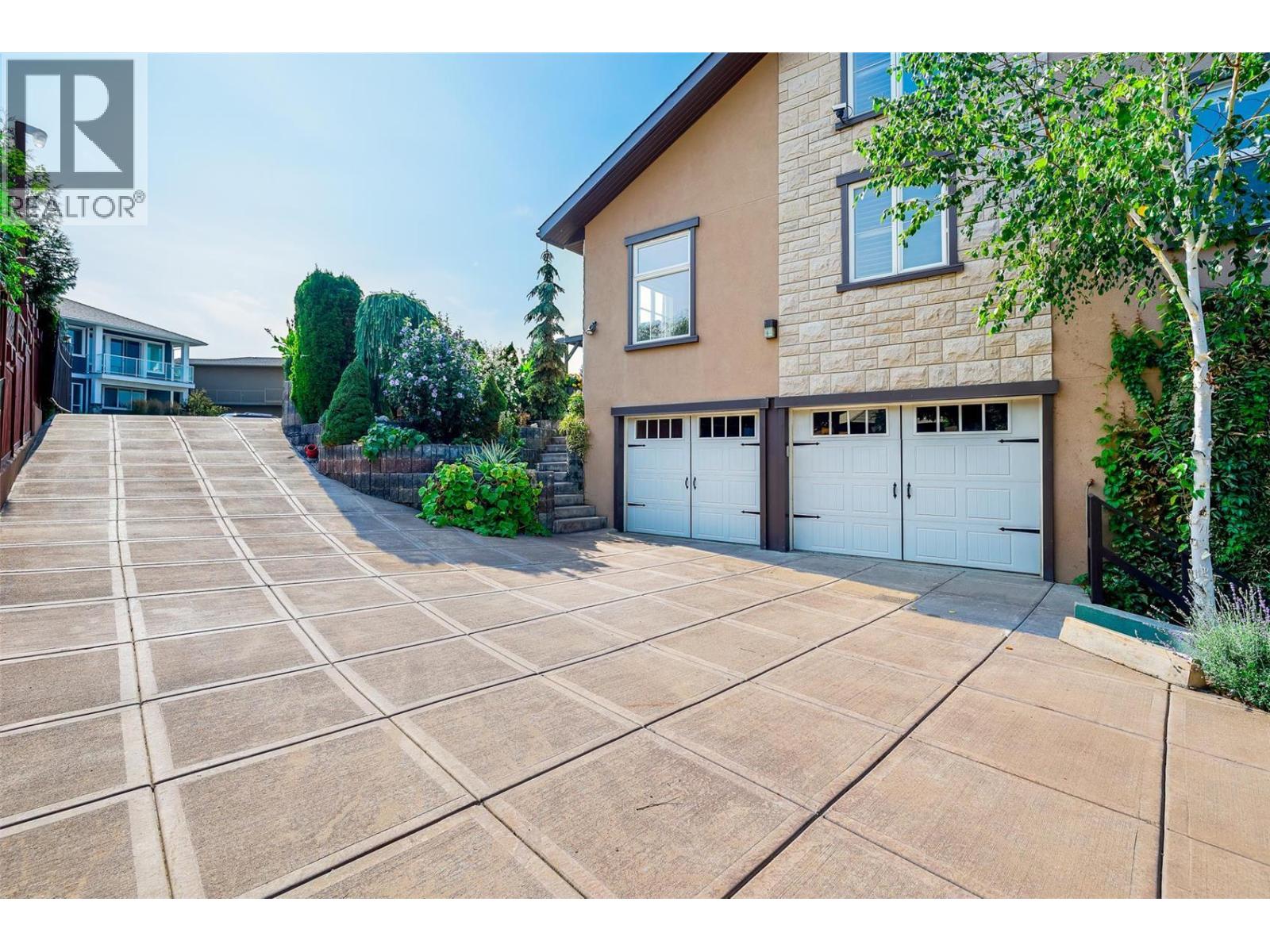 375 Trumpeter Court, Kelowna, British Columbia  V1W 5J4 - Photo 11 - 10378537