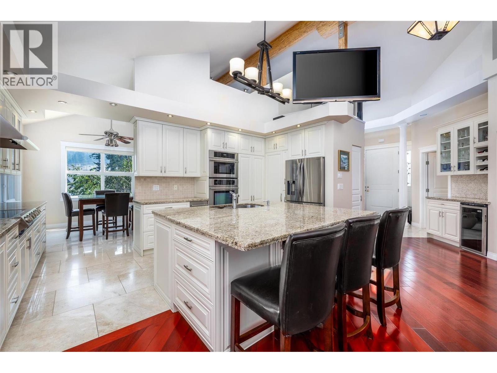 375 Trumpeter Court, Kelowna, British Columbia  V1W 5J4 - Photo 5 - 10378537