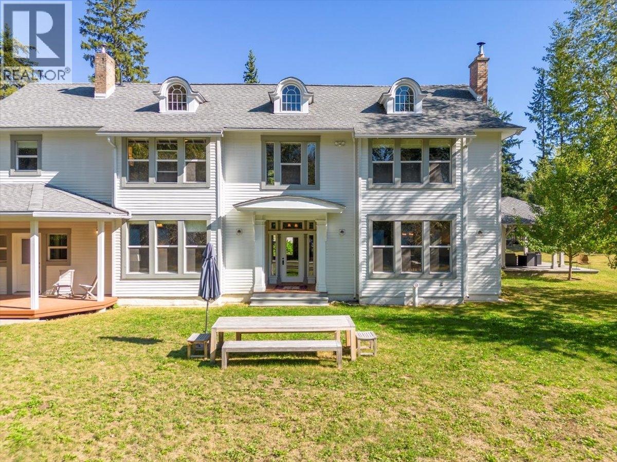 9 Park Crescent, Fernie, British Columbia  V0B 1M0 - Photo 2 - 10378721
