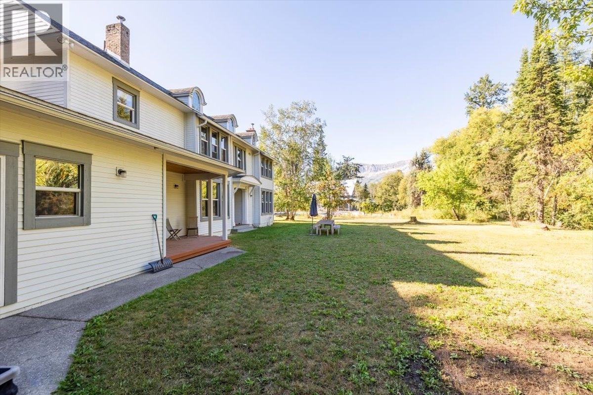 9 Park Crescent, Fernie, British Columbia  V0B 1M0 - Photo 22 - 10378721