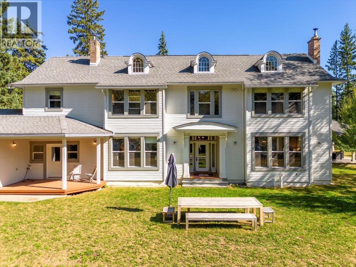 9 Park Crescent, Fernie, British Columbia  V0B 1M0 - Photo 3 - 10378721