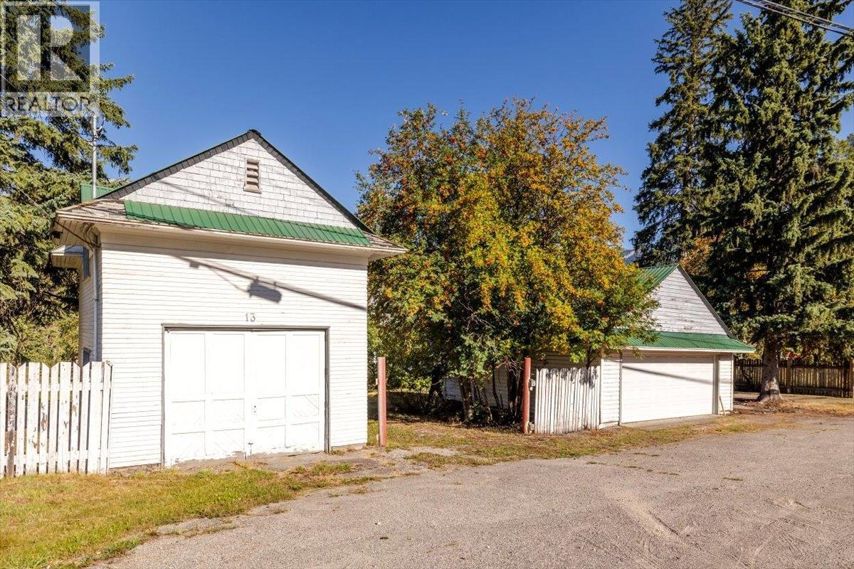 9 Park Crescent, Fernie, British Columbia  V0B 1M0 - Photo 7 - 10378721