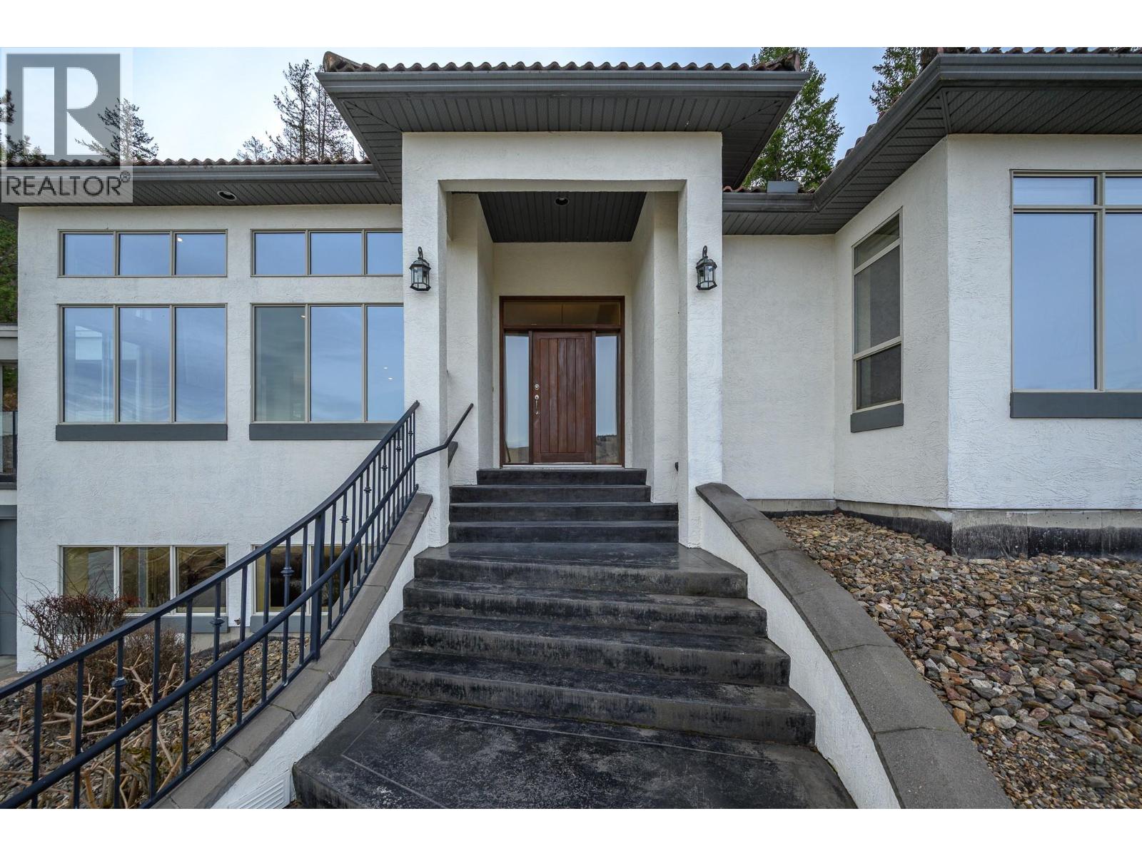 200 Melrose Court, Vernon, British Columbia  V1H 1T7 - Photo 3 - 10378394