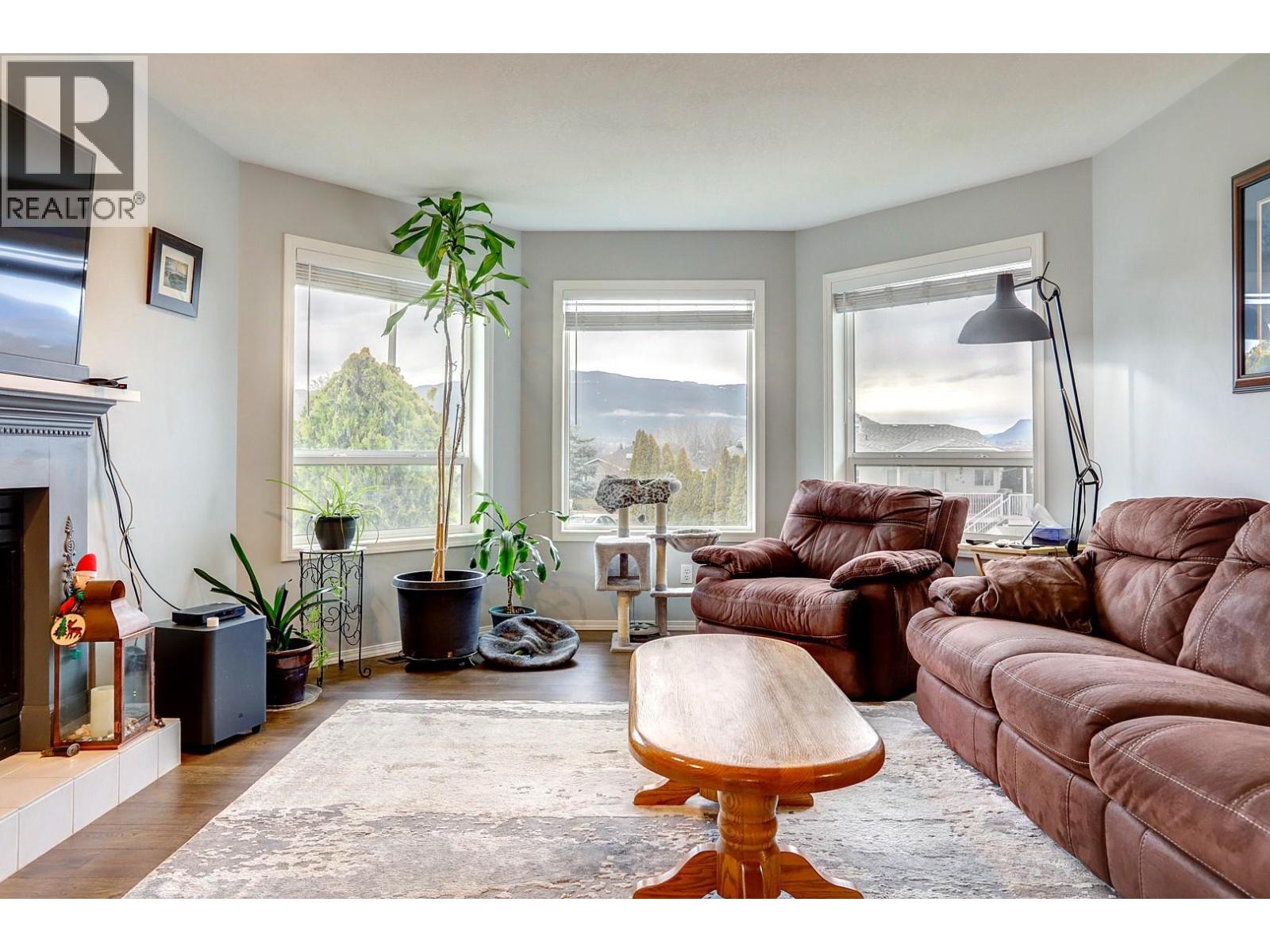 5204 Sandon Place, Vernon, British Columbia  V1H 1A3 - Photo 9 - 10378652