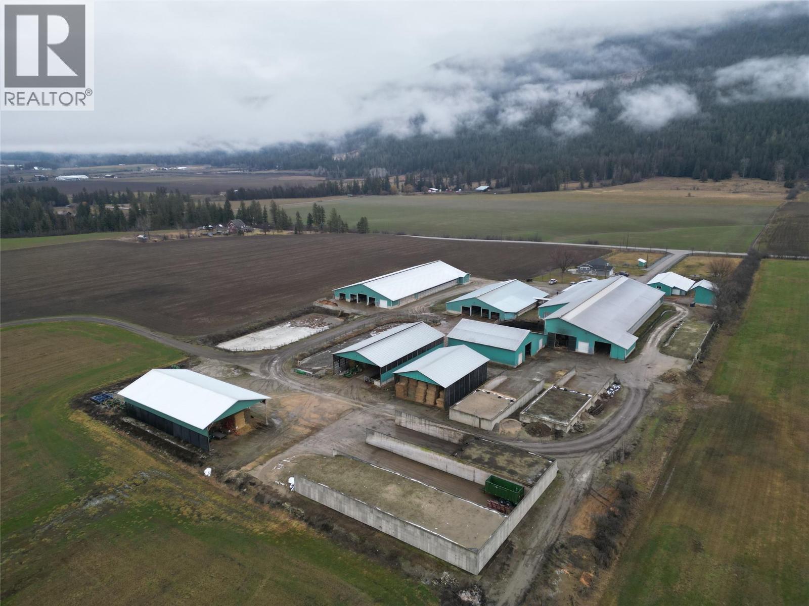 4809 Back Enderby Road, Spallumcheen, British Columbia  V4Y 0W9 - Photo 3 - 10378751
