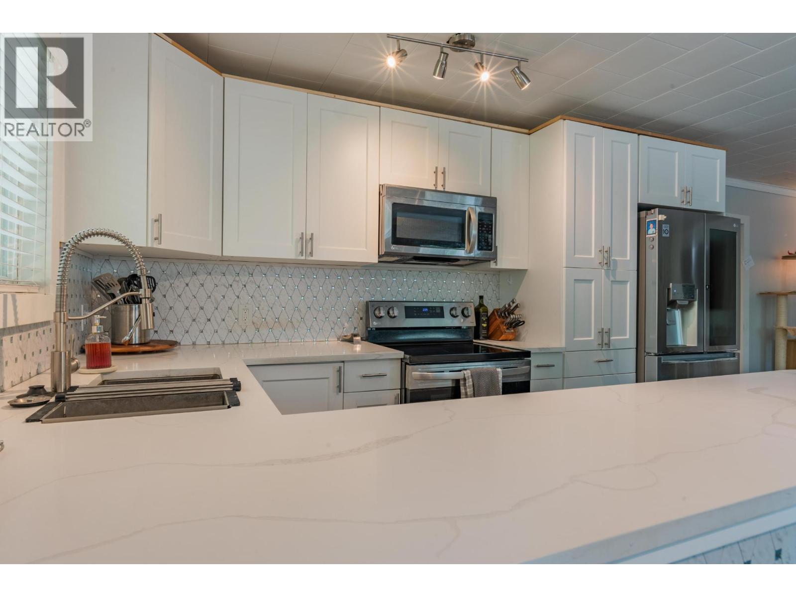 2194 Sixth Avenue, Trail, British Columbia  V1R 3B7 - Photo 7 - 10378717