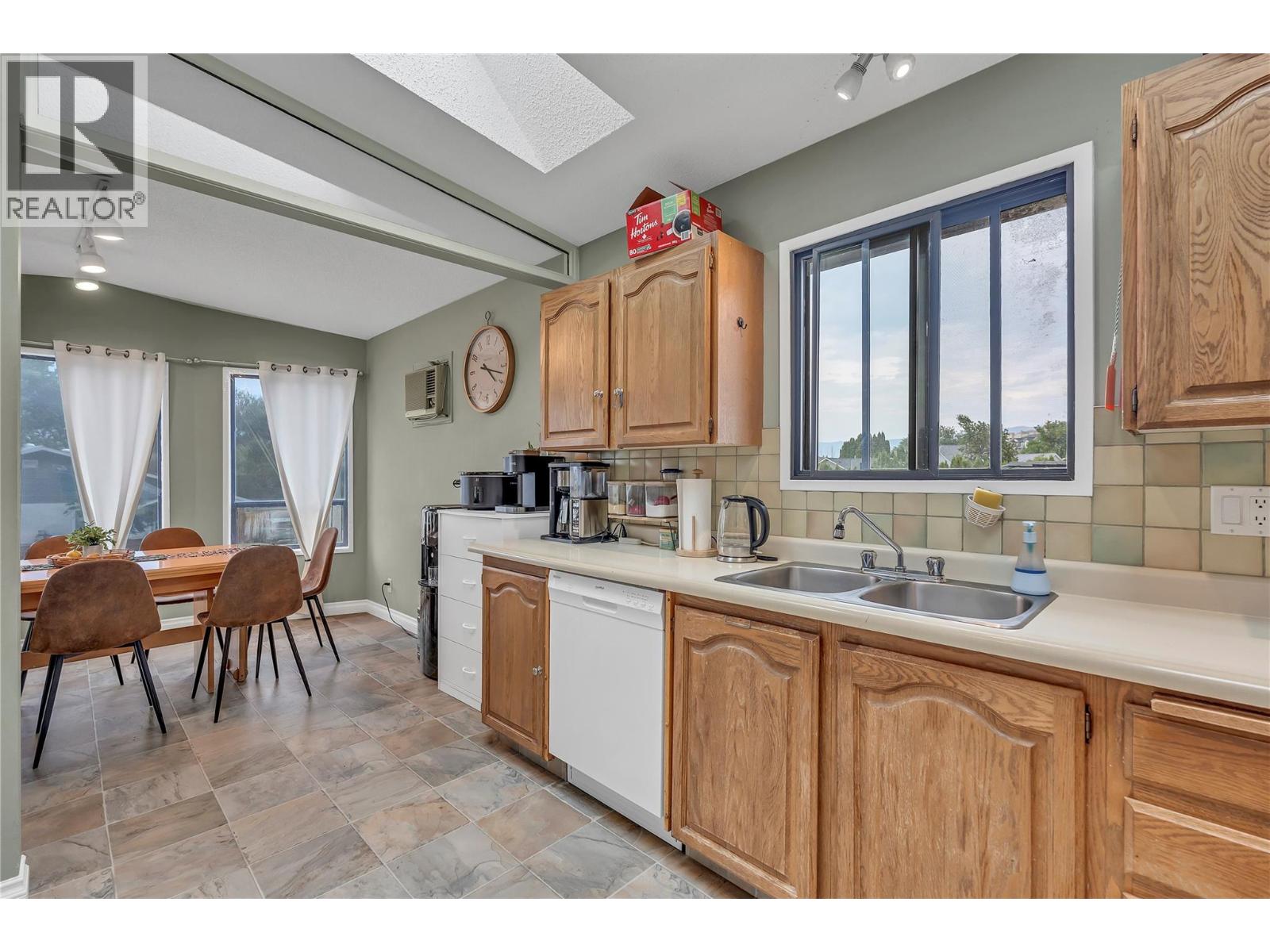 2494 Cornwall Drive, Penticton, British Columbia  V2A 6R7 - Photo 11 - 10378802